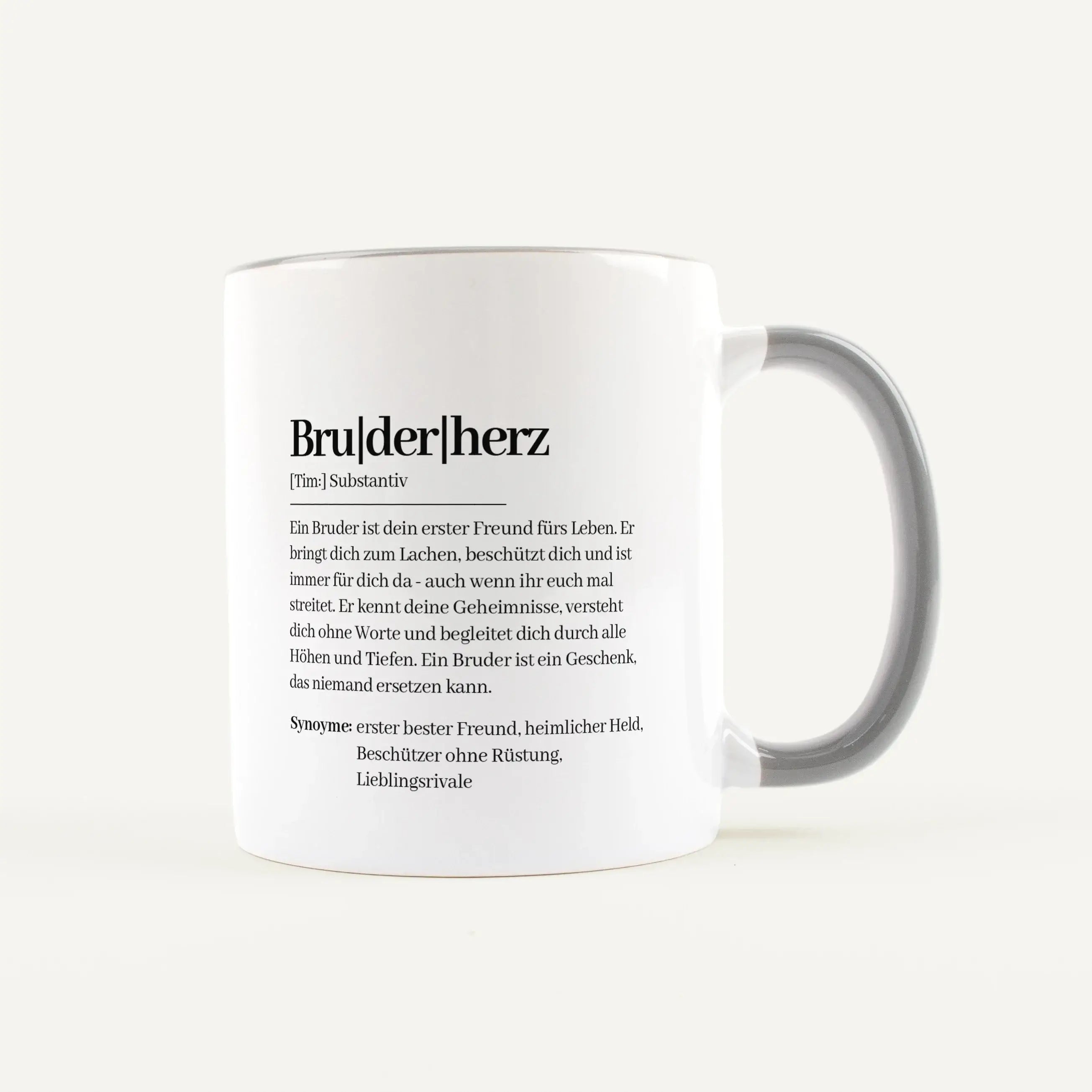 Tasse Definition Bruderherz-Keramik Tasse-famprints-Die Tasse Definition Bruderherz ist mehr als nur eine schöne Aufmerksamkeit: Sie sagt mit wenigen Worten genau das, was deinen Bruder ausmacht. Der liebevolle Text im Duden Stil macht aus einer einfachen