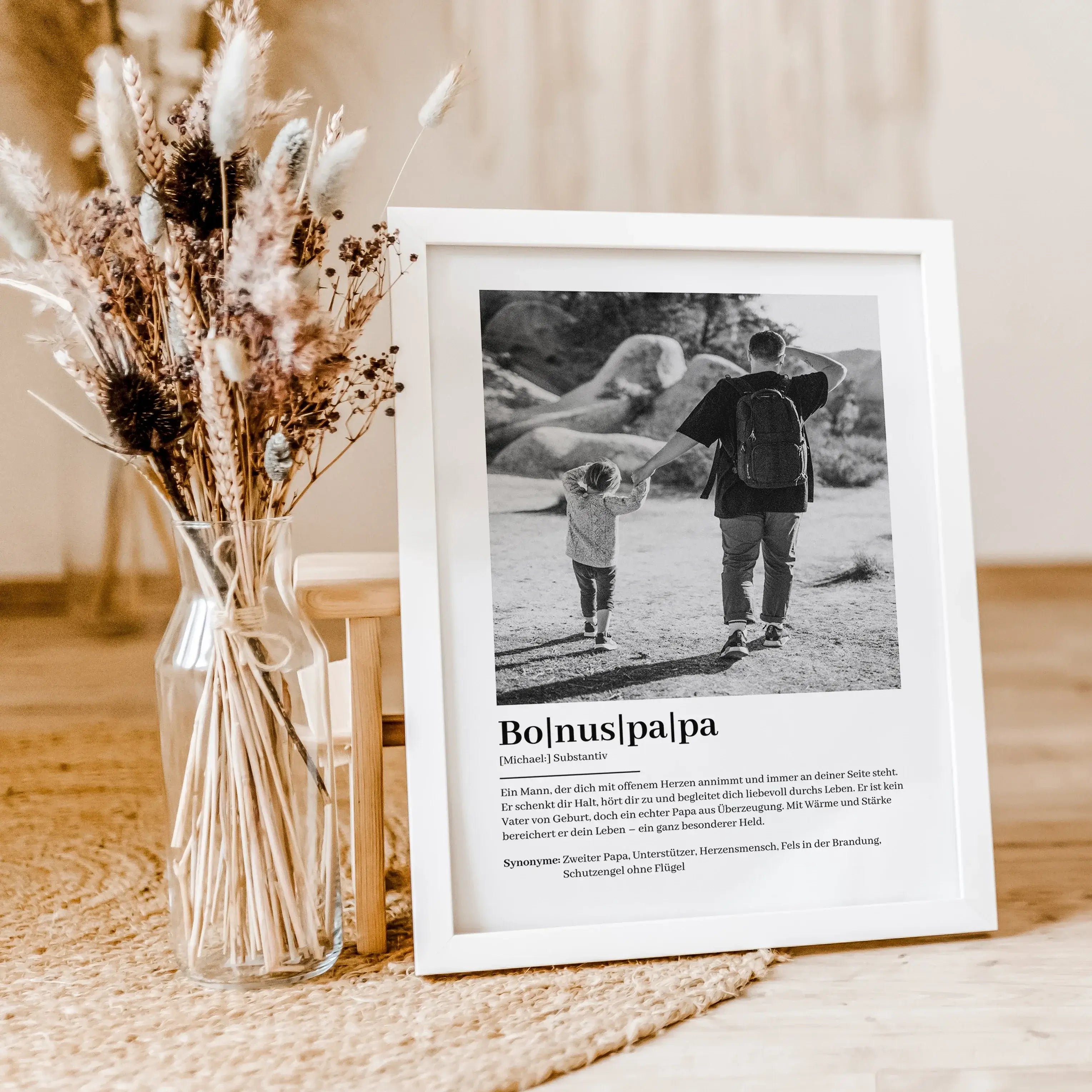 Bonuspapa Definition Poster mit Foto-famprints-Personalisiertes Poster-Suchst du ein einzigartiges Geschenk für deinen Bonuspapa? Unser Bonuspapa Definition Poster mit Foto ist eine liebevolle Art, deinem Bonuspapa zu zeigen, wie besonders er für dich ist