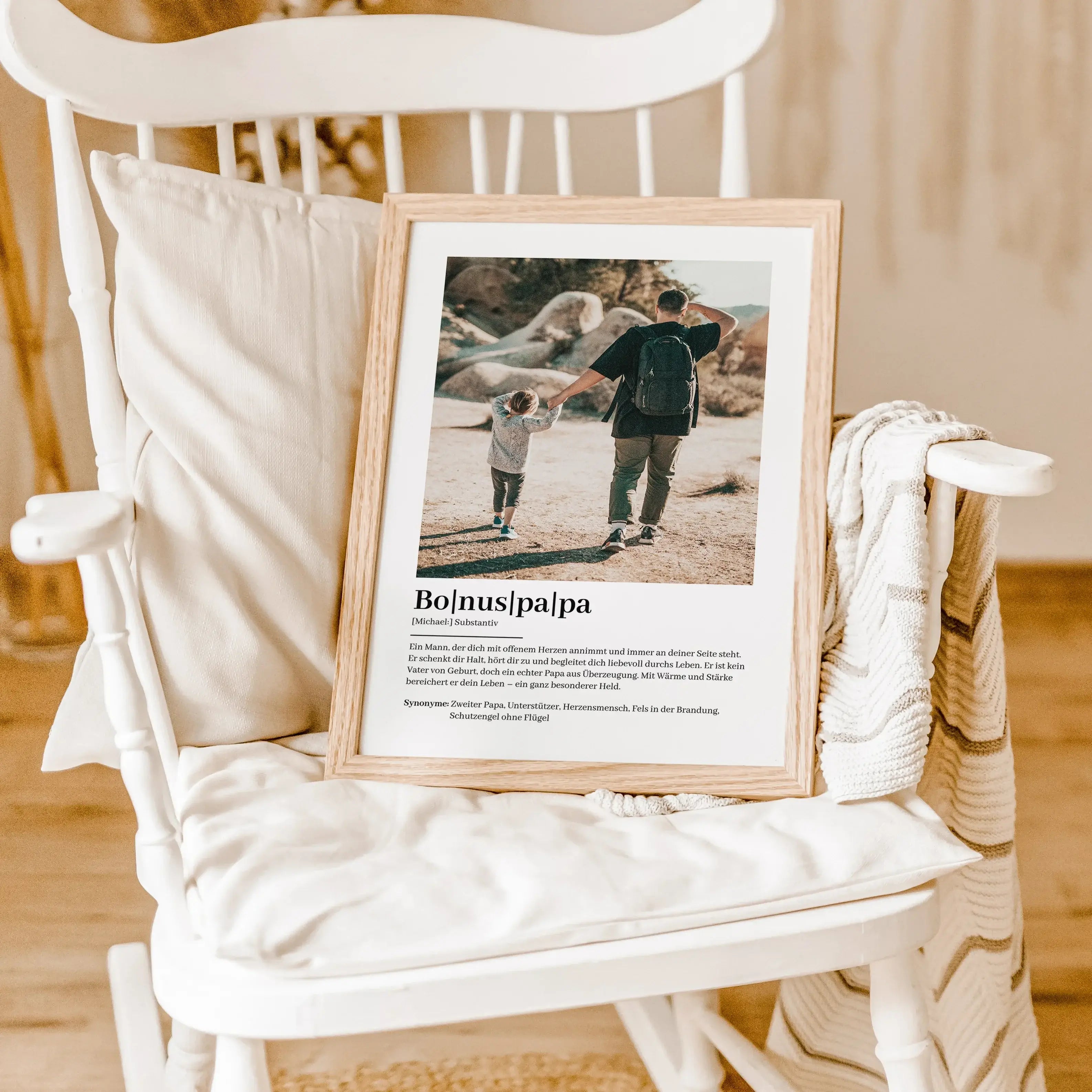 Bonuspapa Definition Poster mit Foto-famprints-Personalisiertes Poster-Suchst du ein einzigartiges Geschenk für deinen Bonuspapa? Unser Bonuspapa Definition Poster mit Foto ist eine liebevolle Art, deinem Bonuspapa zu zeigen, wie besonders er für dich ist