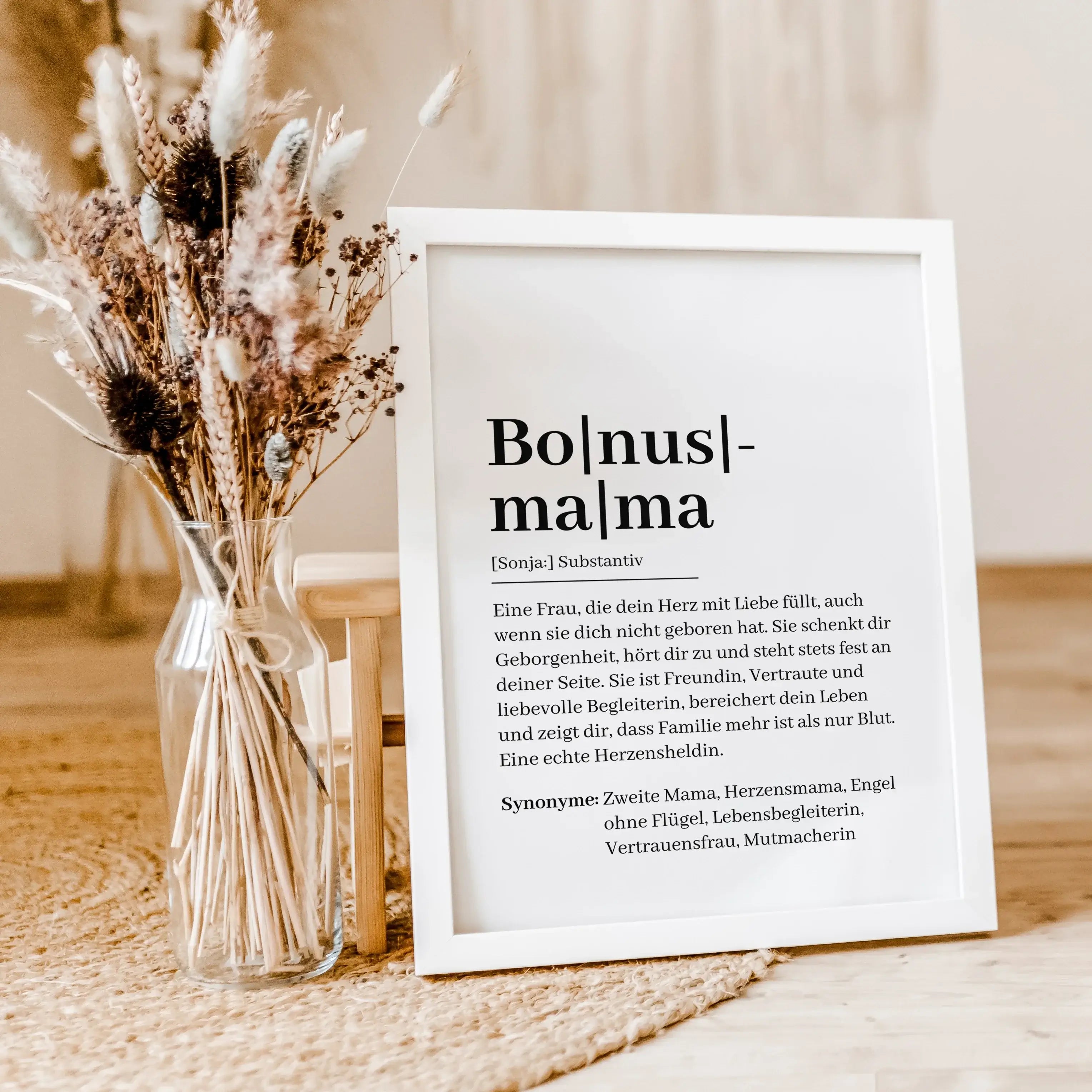 Bonusmama Definition Poster-famprints-Personalisiertes Poster-Suchst du nach einem besonderen Geschenk für deine Bonusmama? Unser Bonusmama Definition Poster ist genau das Richtige! Dieses liebevoll gestaltete Poster zeigt auf einzigartige Weise, was eine