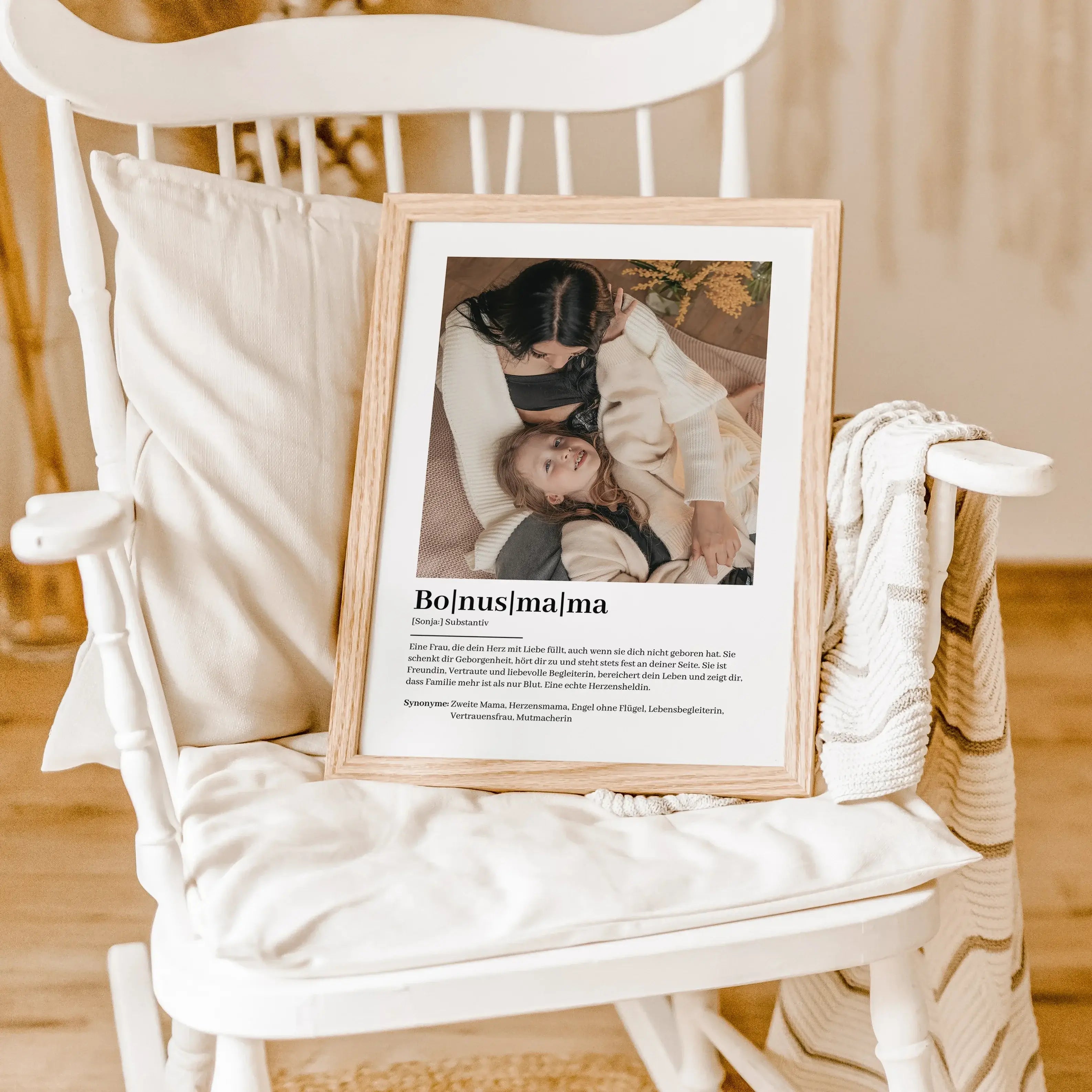 Bonusmama Definition Poster mit Foto-famprints-Personalisiertes Poster-Suchst du nach einem besonderen Geschenk für deine Bonusmama? Unser Bonusmama Definition Poster mit Foto ist die perfekte Wahl! Dieses liebevoll gestaltete Poster zeigt auf einzigartig