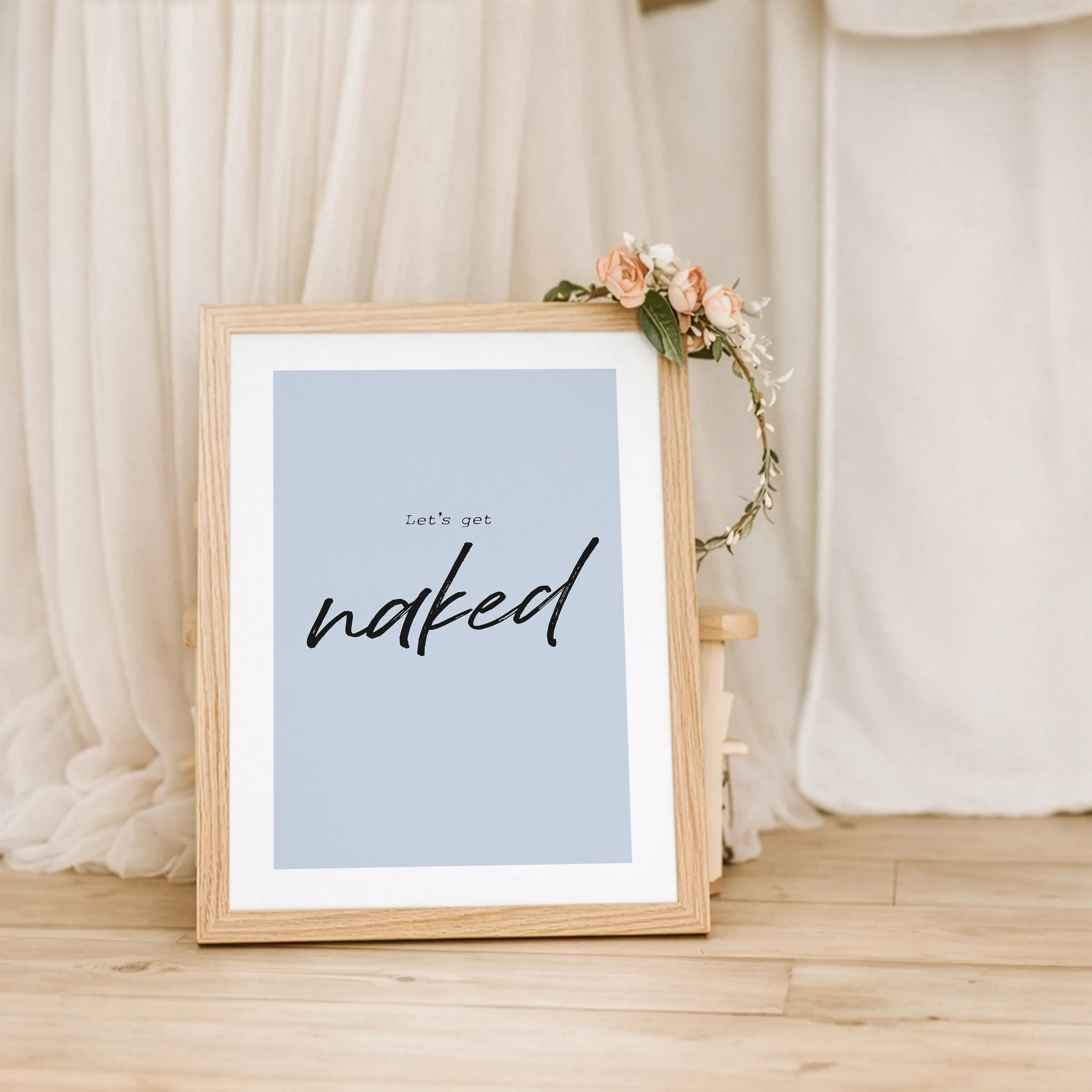 Poster 'lets get naked'-Poster-famprints-Das Poster „lets get naked“ ist ein moderner Hingucker für dein Badezimmer, Schlafzimmer oder Gäste-WC und bringt mit klarer Botschaft und reduziertem Design genau den richtigen Ton in deine Räume. Der minimalistis
