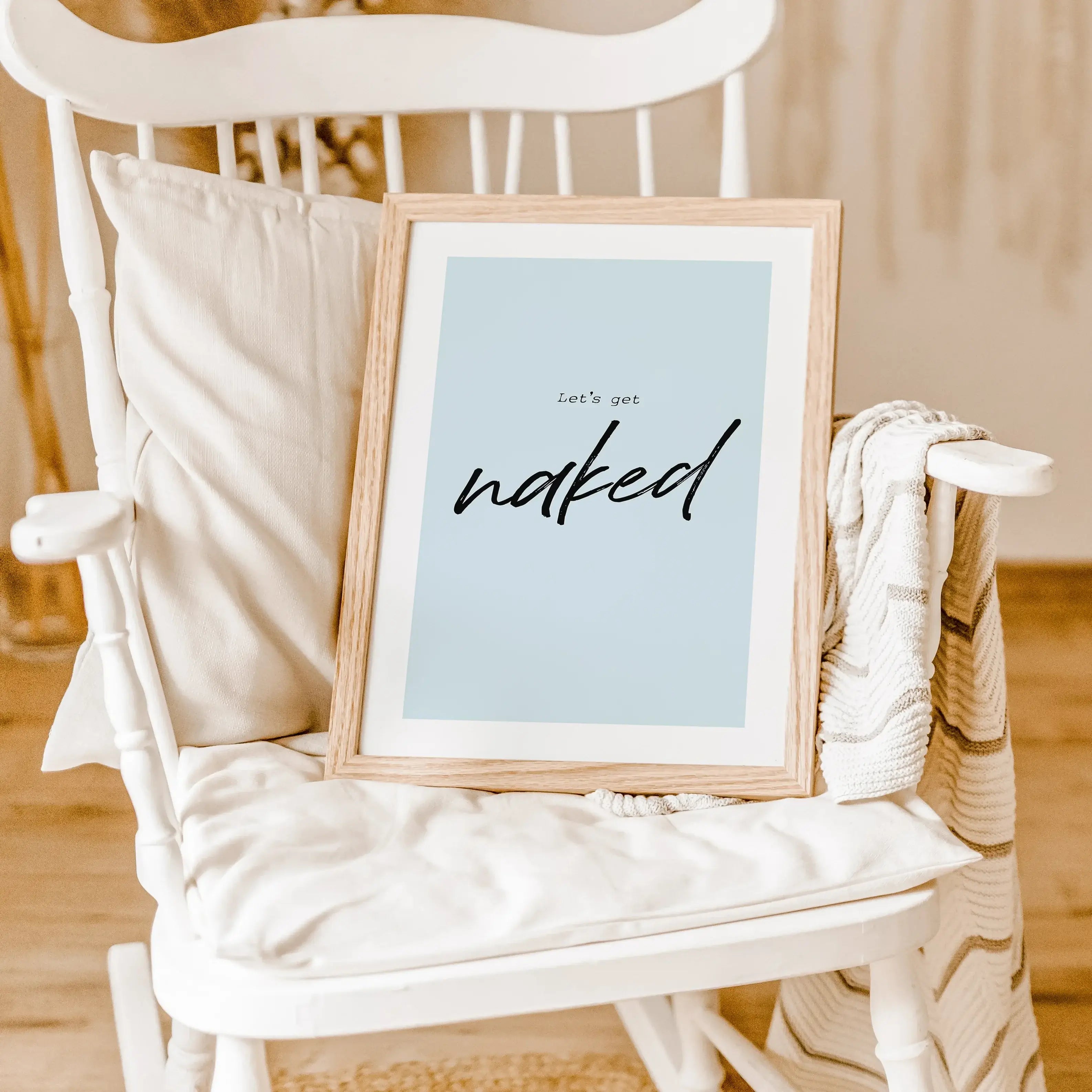 Poster 'lets get naked'-famprints-Poster-Auf dem 'lets get naked' Poster findest du die Badezimmer Weisheit 'lets get naked' -'Lass uns ausziehen'. Auch als sinnliches Schlafzimmer Poster macht dieses Plakat eine tolle Figur. Du erhältst dieses minimalist