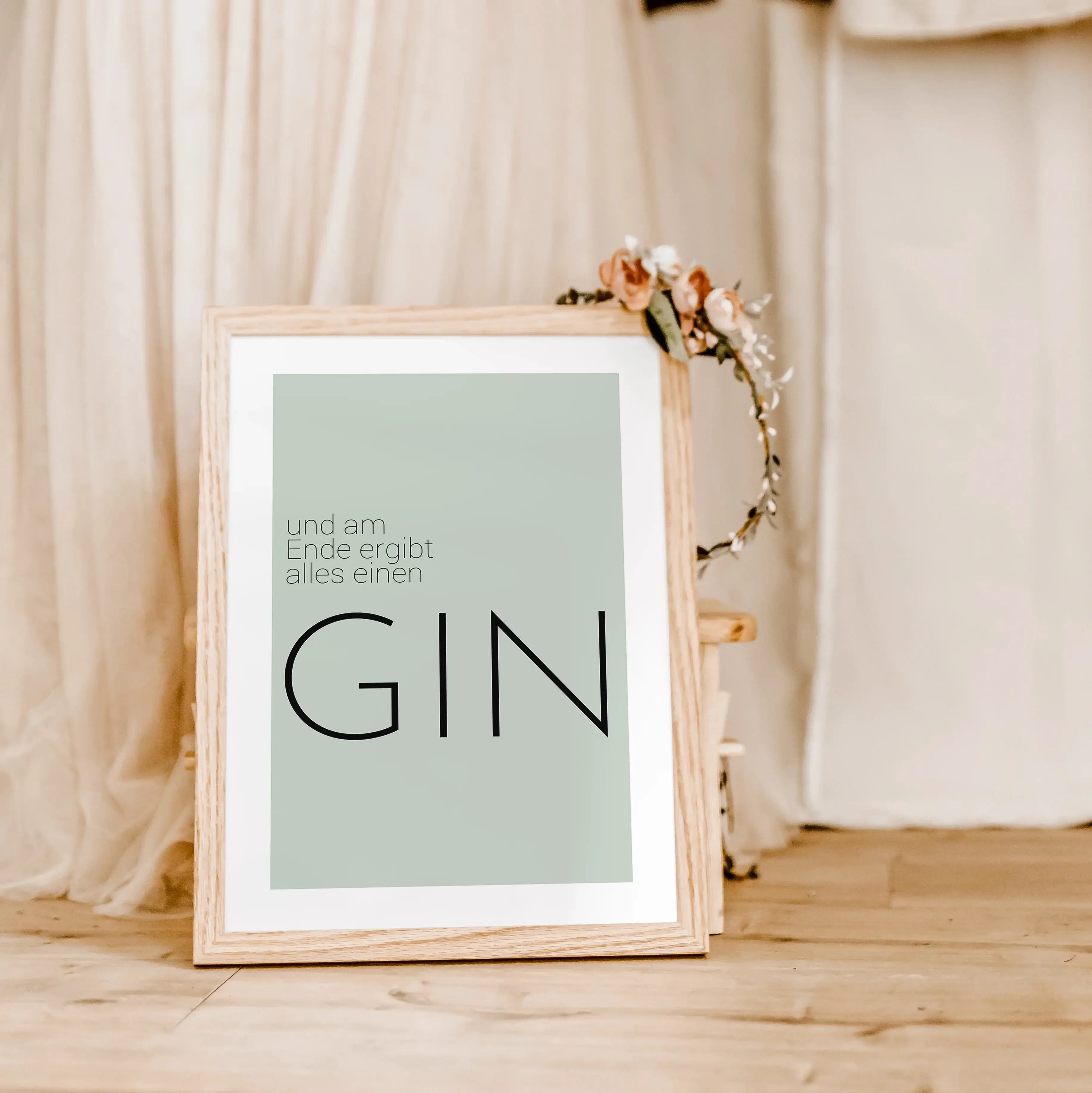 Gin Poster 'Ende'-famprints-Poster-Auf dem Gin Poster 'Ende' findest du den lustigen Spruch 'und am Ende ergibt alles einen Gin'. Stilvolles Gin Wandbild für jeden Gin Liebhaber und Fan. Das Poster erhältst du bei uns in 6 verschieden Größen. Gedruckt wir