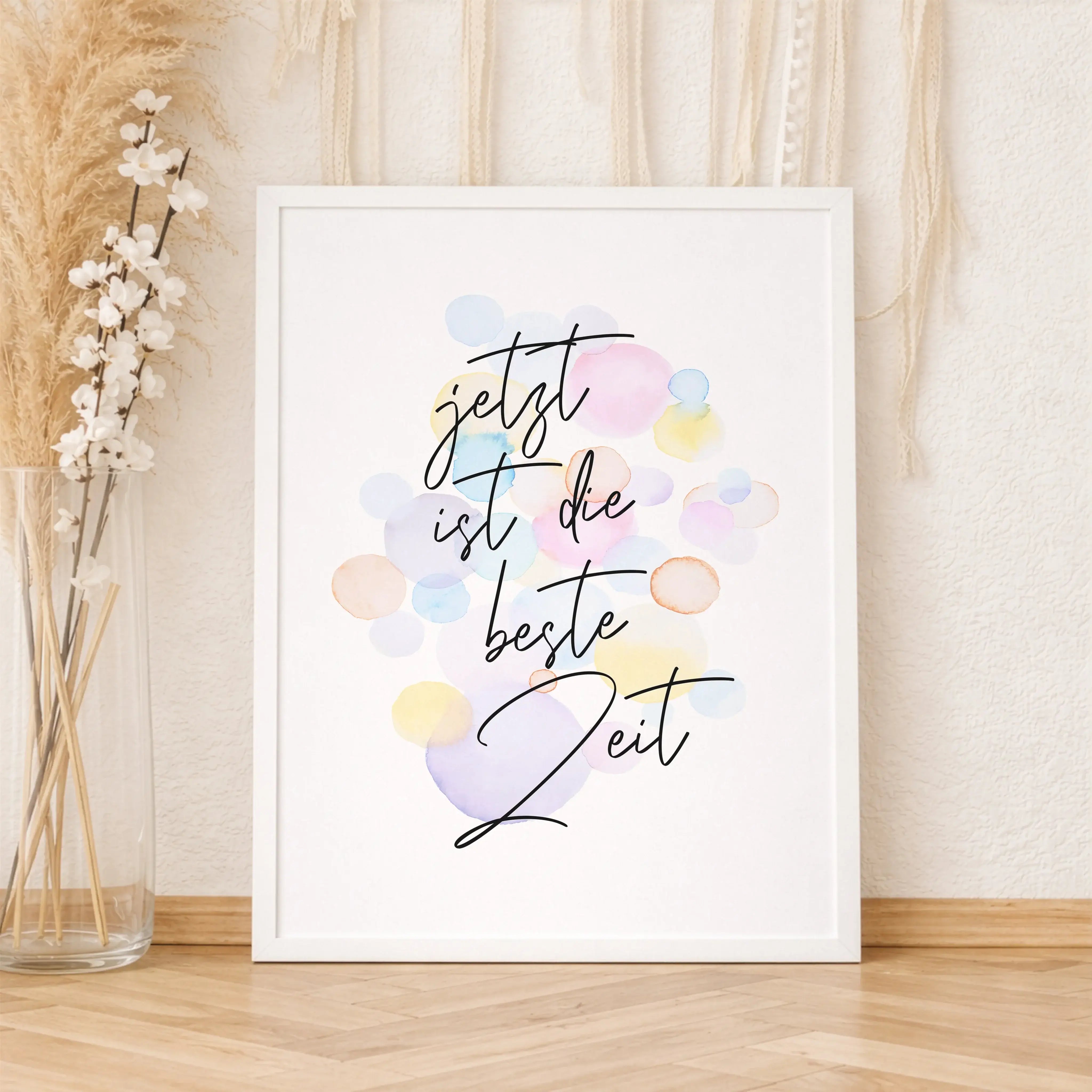 Poster 'Jetzt ist die beste Zeit'-Poster-famprints-Das Poster „Jetzt ist die beste Zeit“ ist eine liebevolle Erinnerung daran, wie wertvoll unbeschwerte Momente sind. Mit seinem handgeschriebenen Schriftzug und den sanften Farbakzenten passt dieses Kinder