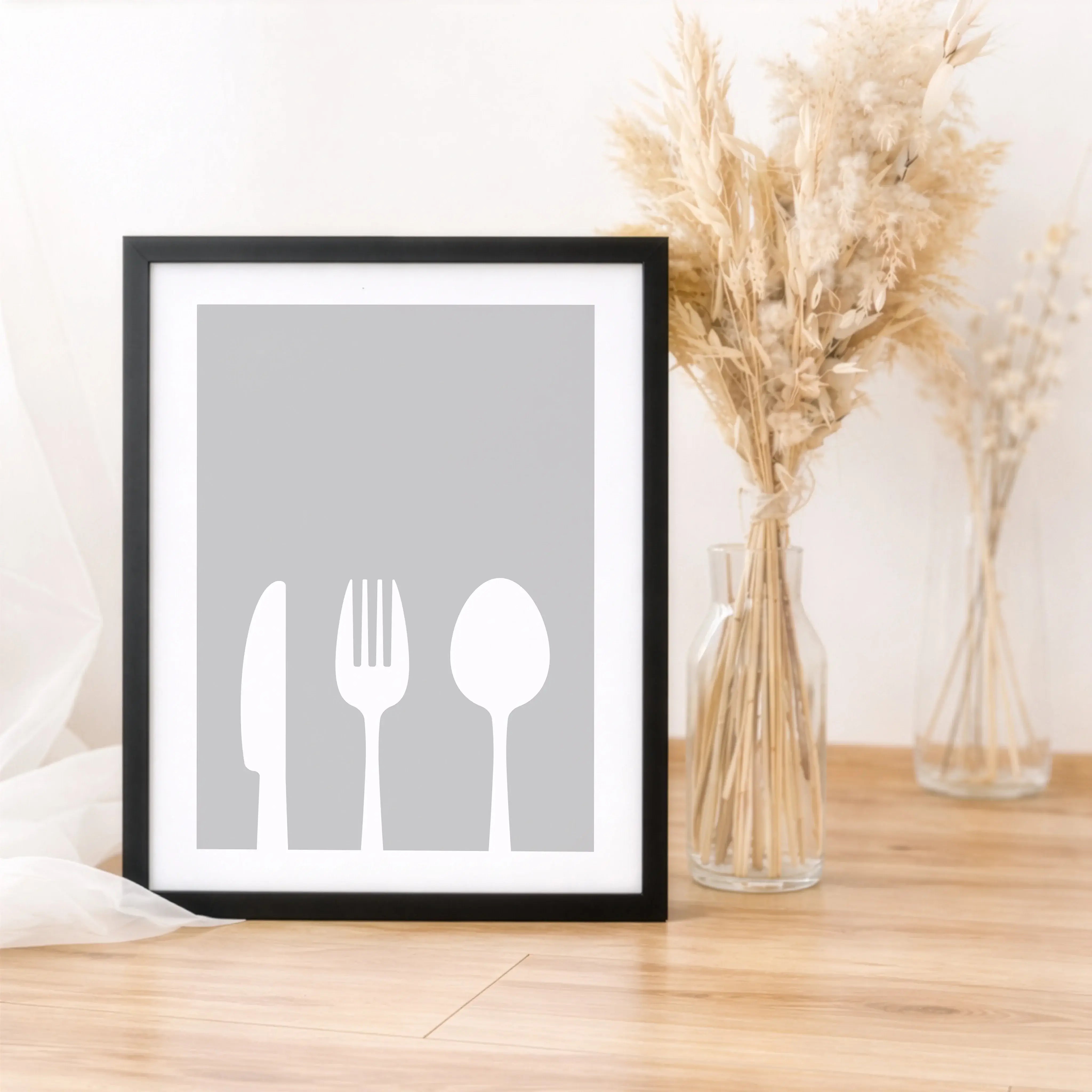 Küchenposter 'Besteck'-Poster-famprints-Das Küchenposter „Besteck“ bringt klare Formen und modernes Design an deine Küchenwand. Mit Messer, Gabel und Löffel als stilvolles Motiv passt dieses Küchenposter perfekt in offene Wohnküchen, Essbereiche oder klei