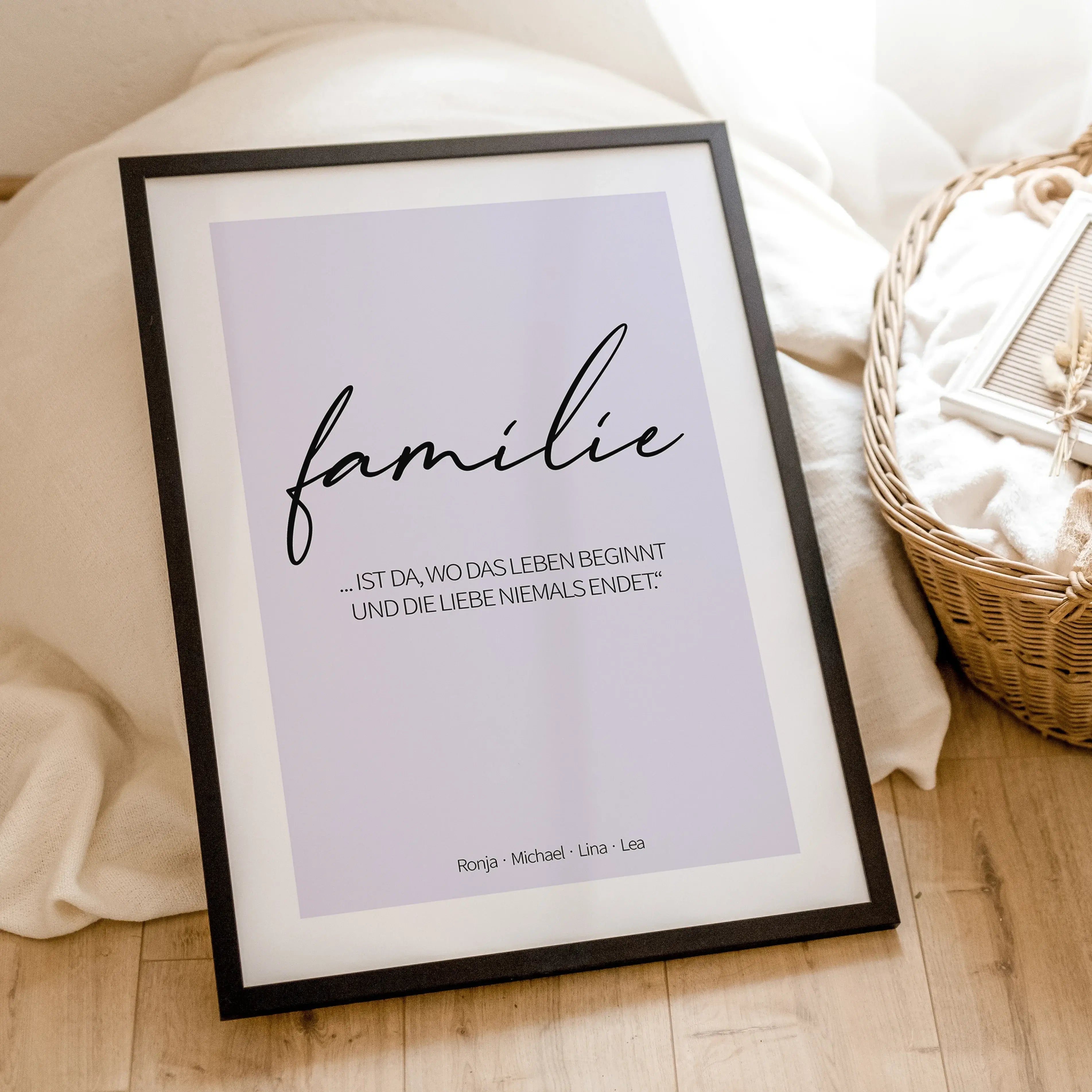 Poster 'familie'-famprints-Personalisiertes Poster-Mit dem Poster 'Familie' drückt ihr euren Zusammenhalt aus. Auf dem Familienposter findest du unter dem Schriftzug 'Familie' die Möglichkeit dein Poster mit einem Zitat, einer Botschaft oder einer Widmung