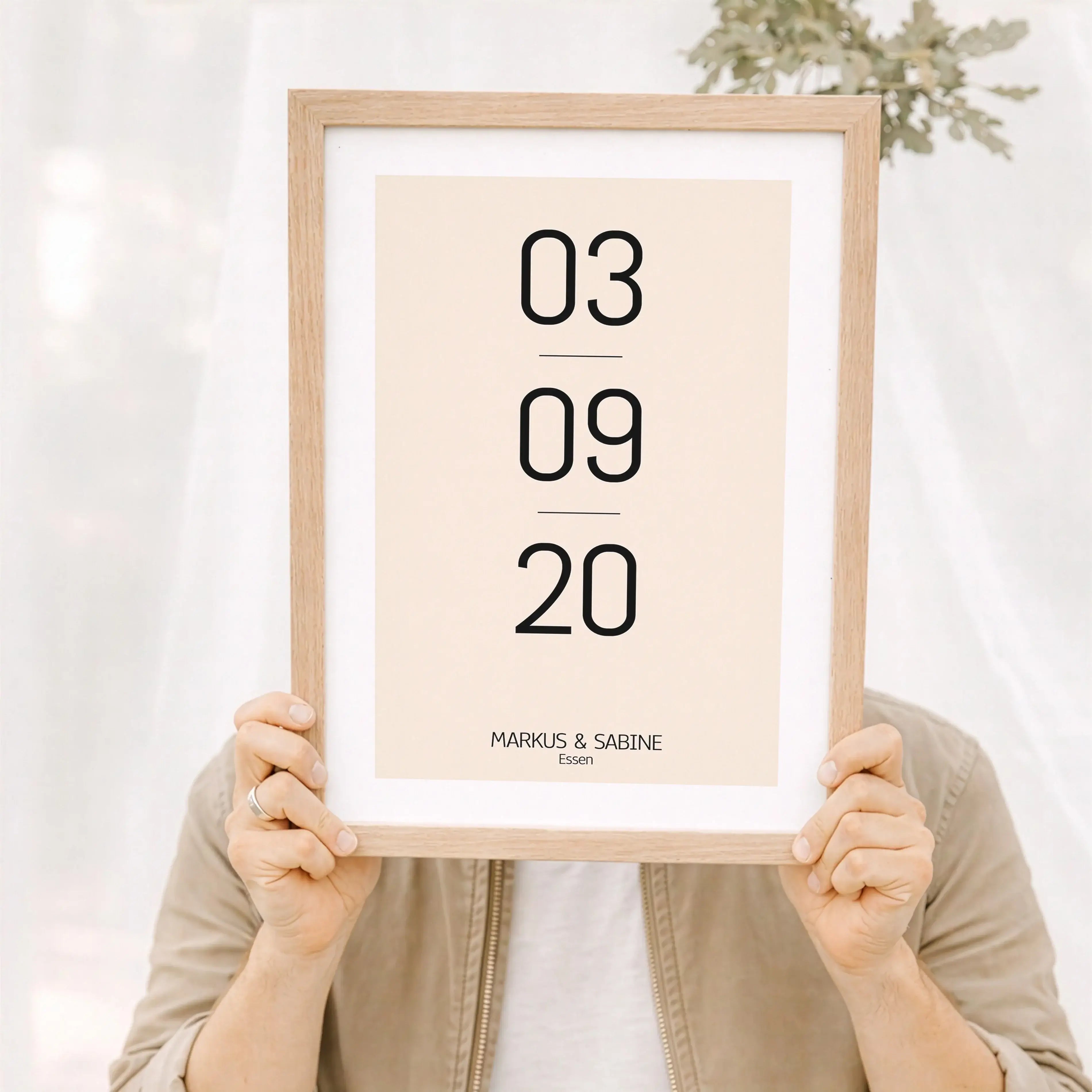 Datum Poster-Personalisiertes Poster-famprints-Ein Datum kann alles verändern. Mit dem Datum Poster von famprints hältst du genau diesen einen Moment sichtbar fest, der für euch Bedeutung hat. Ob Kennenlerntag, Hochzeit, Jahrestag oder ein anderes persönl