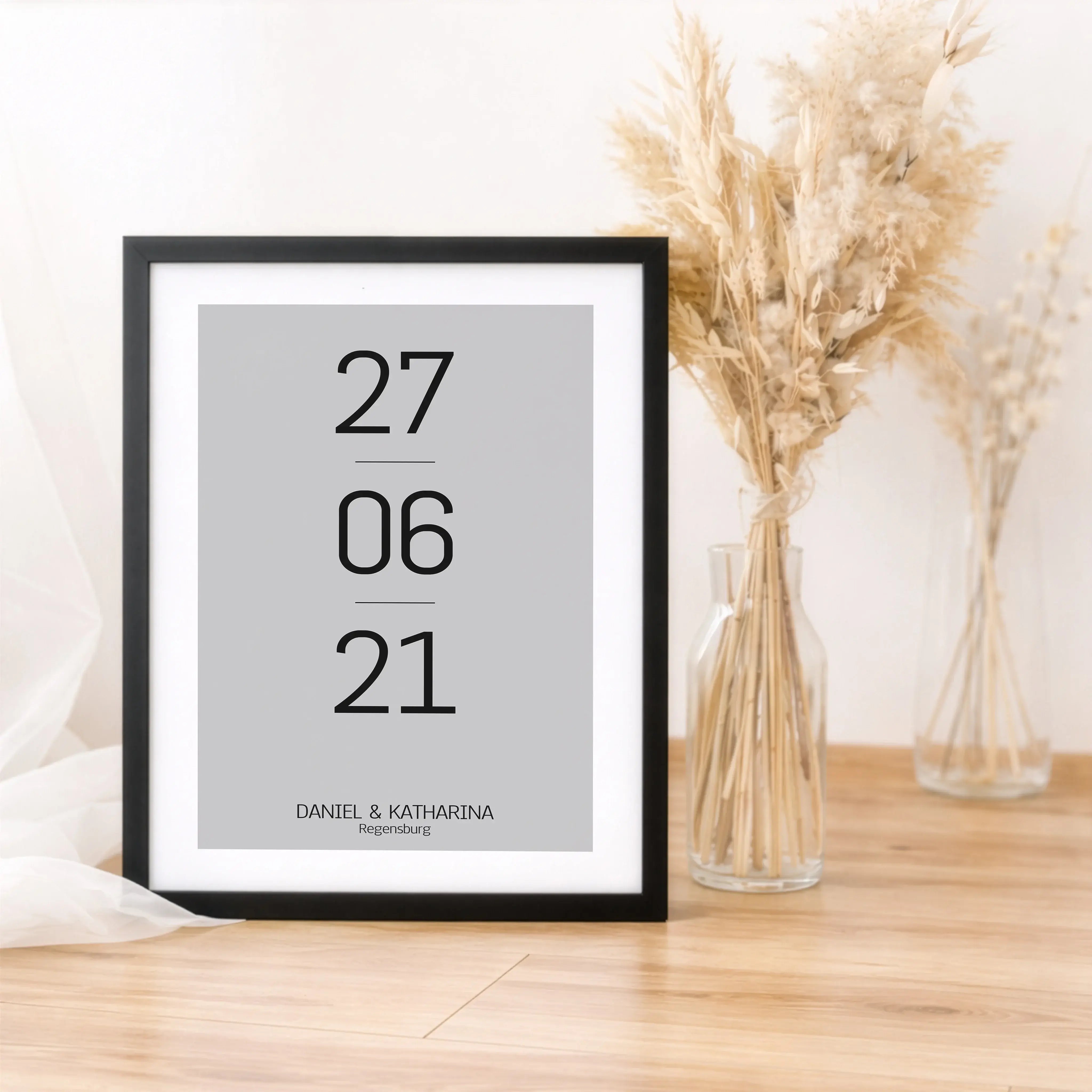 Datum Poster-Personalisiertes Poster-famprints-Ein Datum kann alles verändern. Mit dem Datum Poster von famprints hältst du genau diesen einen Moment sichtbar fest, der für euch Bedeutung hat. Ob Kennenlerntag, Hochzeit, Jahrestag oder ein anderes persönl