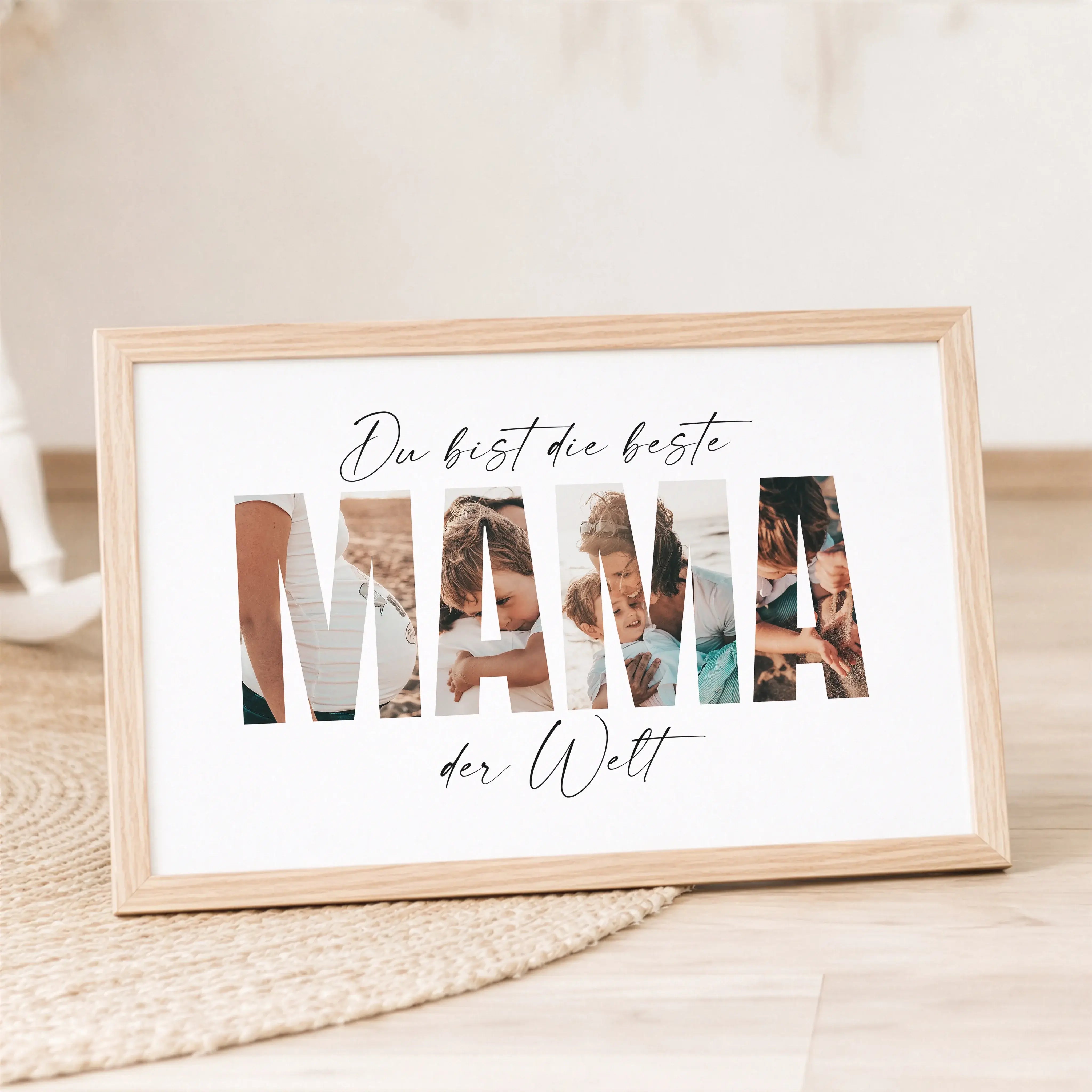 Beste Mama Poster-Personalisiertes Poster-famprints-Das Beste Mama Poster ist ein persönliches Geschenk, das Emotionen sichtbar macht und Erinnerungen stilvoll festhält. Die besondere Fotogestaltung im Schriftzug Mama verbindet eure liebsten Momente zu ei
