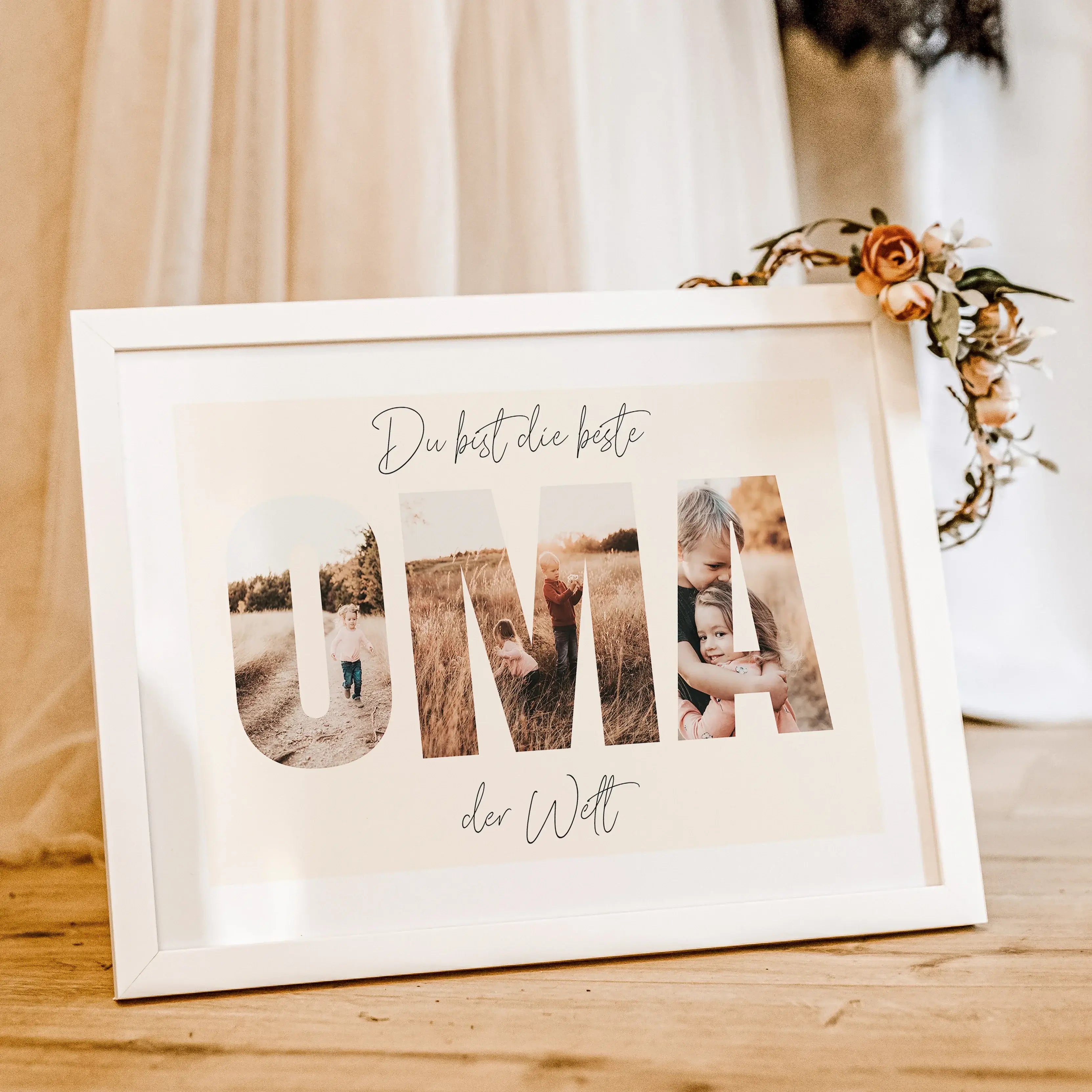 Beste Oma Poster-famprints-Personalisiertes Poster-Unser "Beste Oma Poster" ist das perfekte Geschenk für die liebste Oma der Welt. Das Poster ist mit dicken Buchstaben gestaltet, hinter denen Fotos platziert werden können, um eine einzigartige Fotocollag