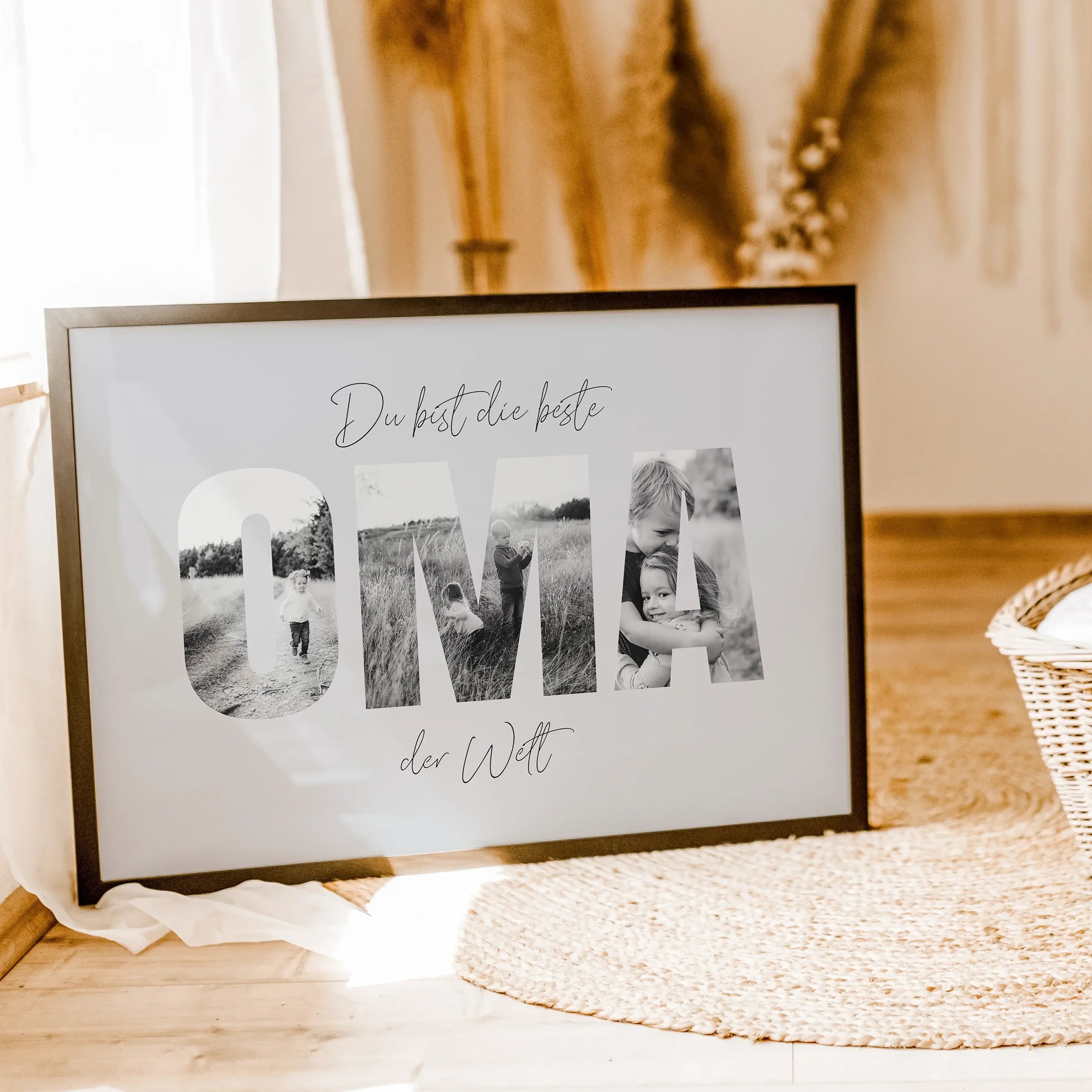 Beste Oma Poster-famprints-Personalisiertes Poster-Unser "Beste Oma Poster" ist das perfekte Geschenk für die liebste Oma der Welt. Das Poster ist mit dicken Buchstaben gestaltet, hinter denen Fotos platziert werden können, um eine einzigartige Fotocollag