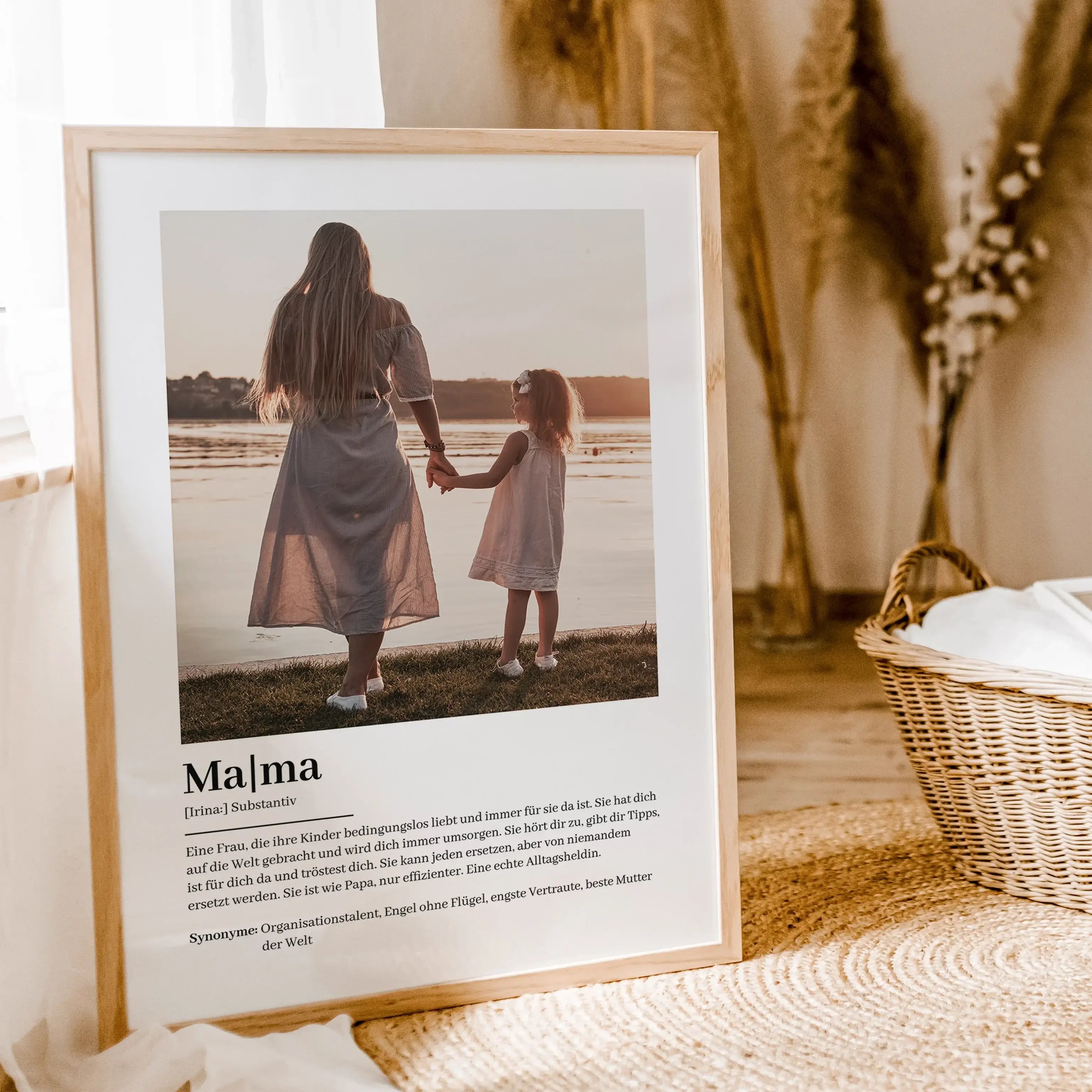 Mama Definition Poster mit Foto-famprints-Personalisiertes Poster-Auf dem Mama Definition Poster mit Foto findest du unsere Interpretation einer liebevollen Mutter. Du kannst das Poster mit dem Vornamen deiner Mutter und einem persönlichen Foto und auch T