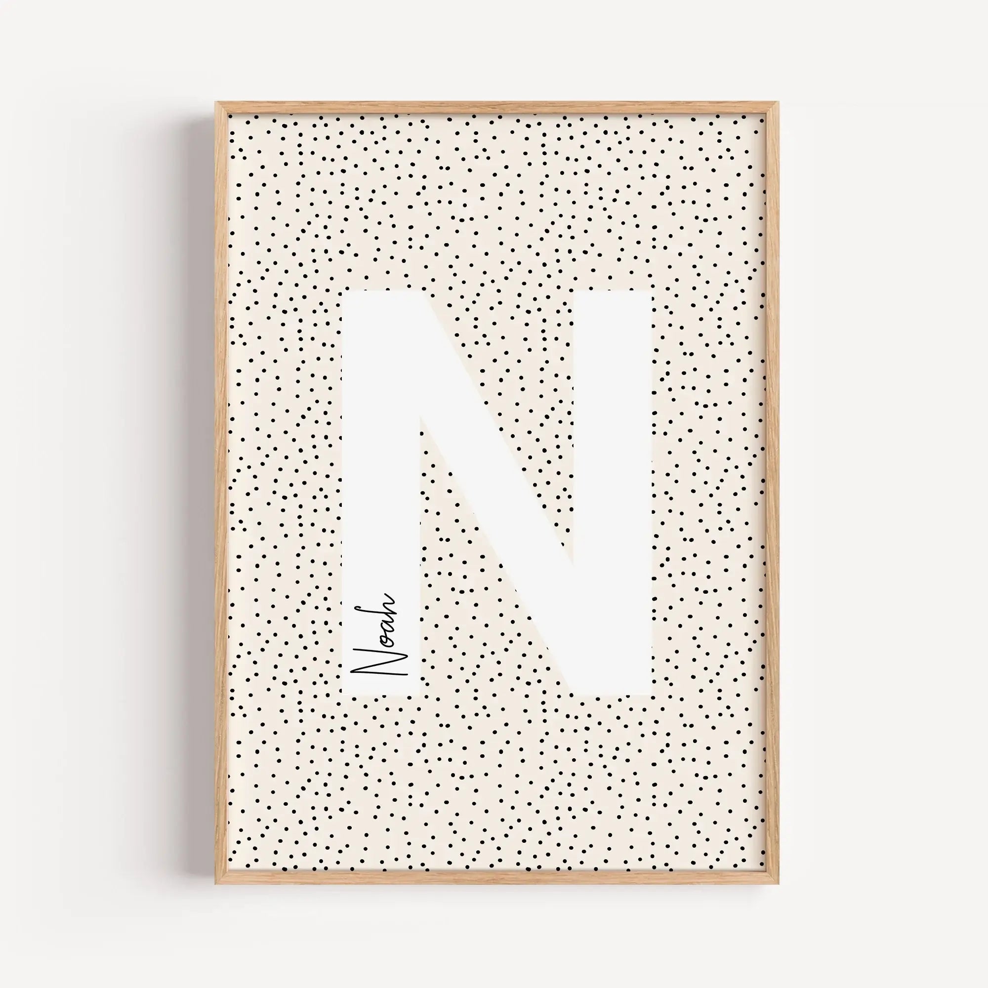 Buchstaben Poster Pointy-famprints-Personalisiertes Poster-Auf unserem Buchstaben Poster Pointy steht der auffällige weiße Buchstabe im Mittelpunkt. Das Namensposter ist in drei stilvollen Farben erhältlich - Pale Rose, Nautical Green und Gotta Brown - un