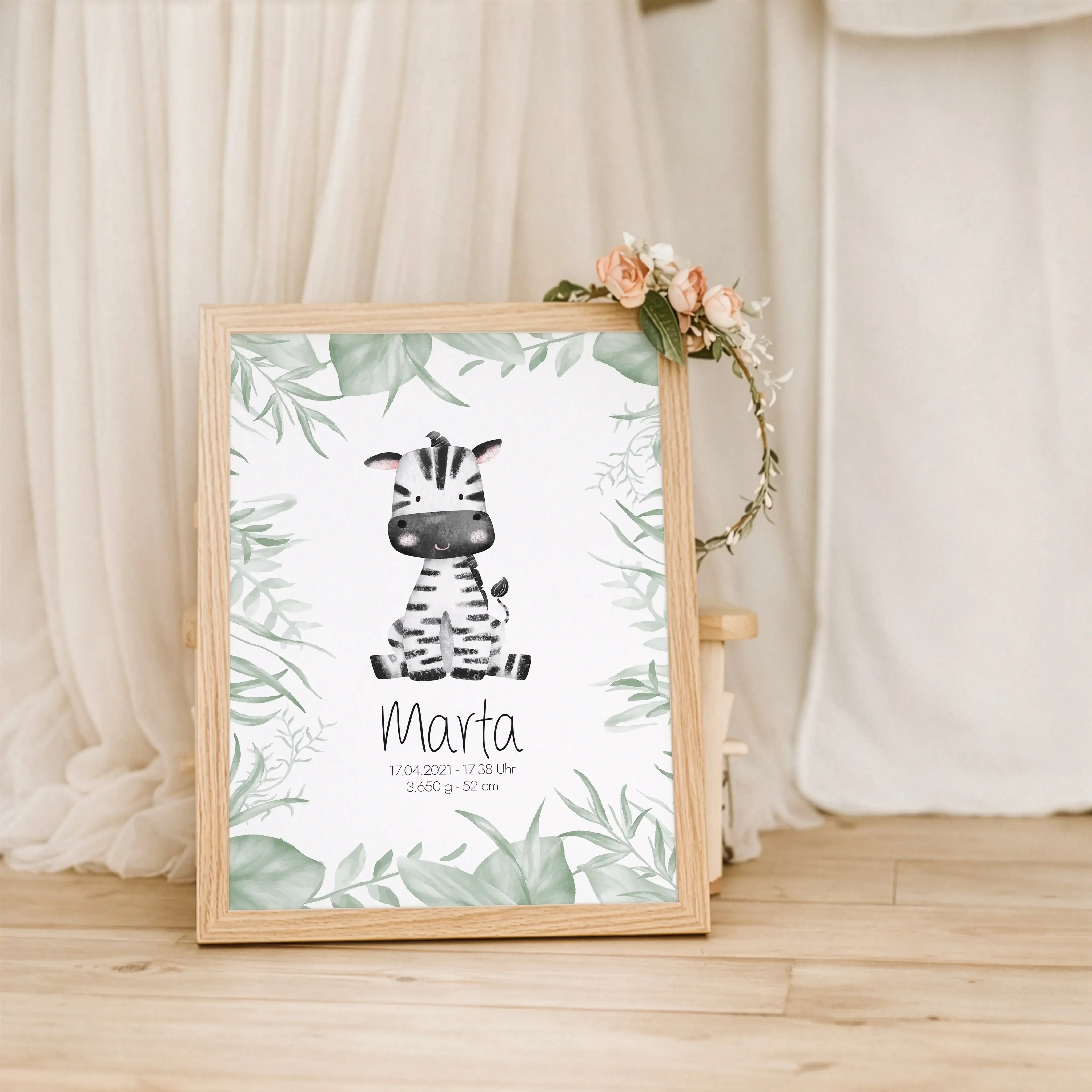 Geburtsposter Safari-Personalisiertes Poster-famprints-Das Geburtsposter Safari von famprints ist eine liebevolle Art, die Ankunft deines Kindes festzuhalten. Mit einem sanften Safari Tiermotiv und den persönlichen Geburtsdaten wird aus einem einfachen Wa