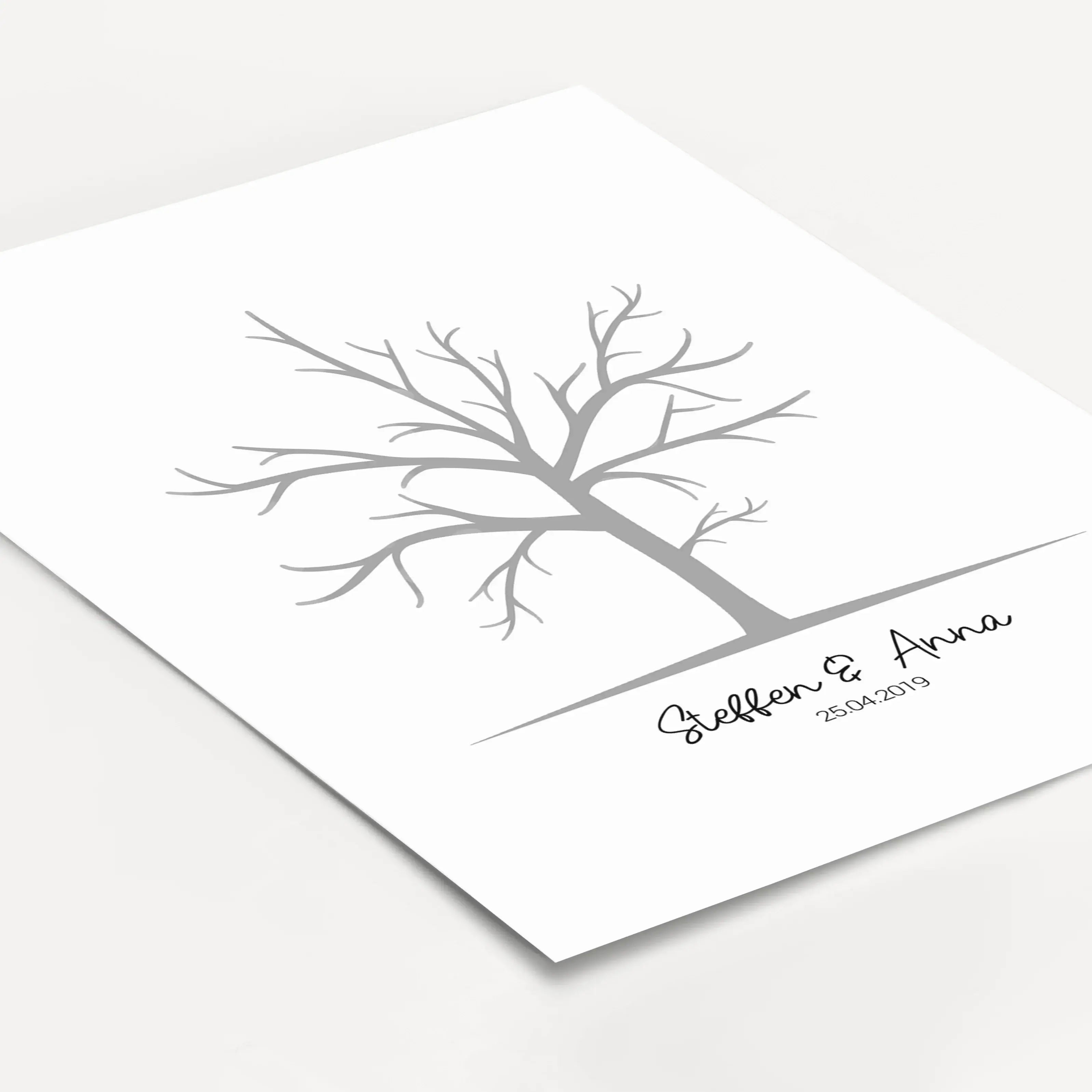 Fingerabdruck Bild Baum-Personalisiertes Poster-famprints-Das Fingerabdruck Bild Baum ist eine kreative Art, besondere Anlässe festzuhalten und Gäste aktiv einzubinden. Statt eines klassischen Gästebuchs entsteht ein persönliches Kunstwerk, das sich im La