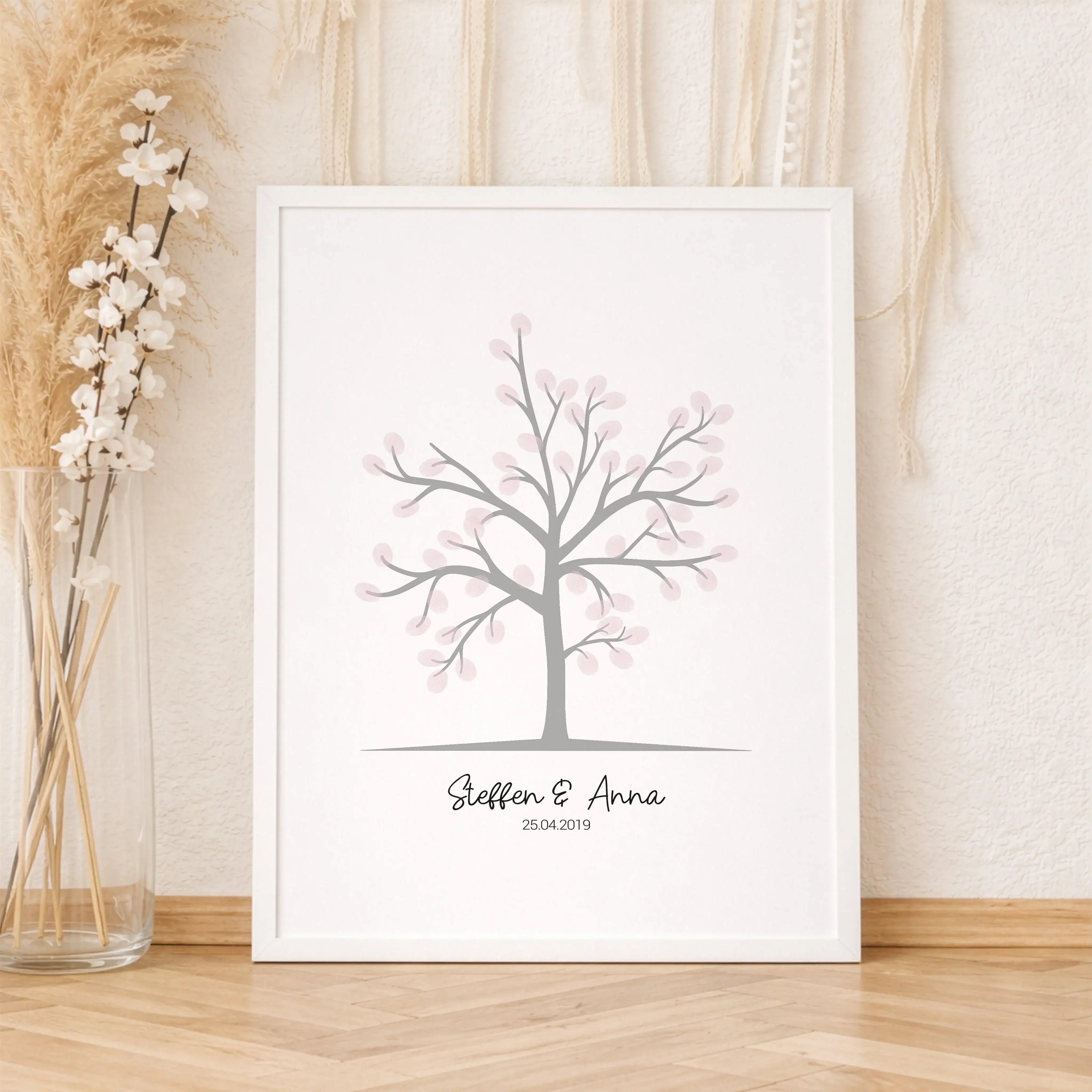 Fingerabdruck Bild Baum-Personalisiertes Poster-famprints-Das Fingerabdruck Bild Baum ist eine kreative Art, besondere Anlässe festzuhalten und Gäste aktiv einzubinden. Statt eines klassischen Gästebuchs entsteht ein persönliches Kunstwerk, das sich im La
