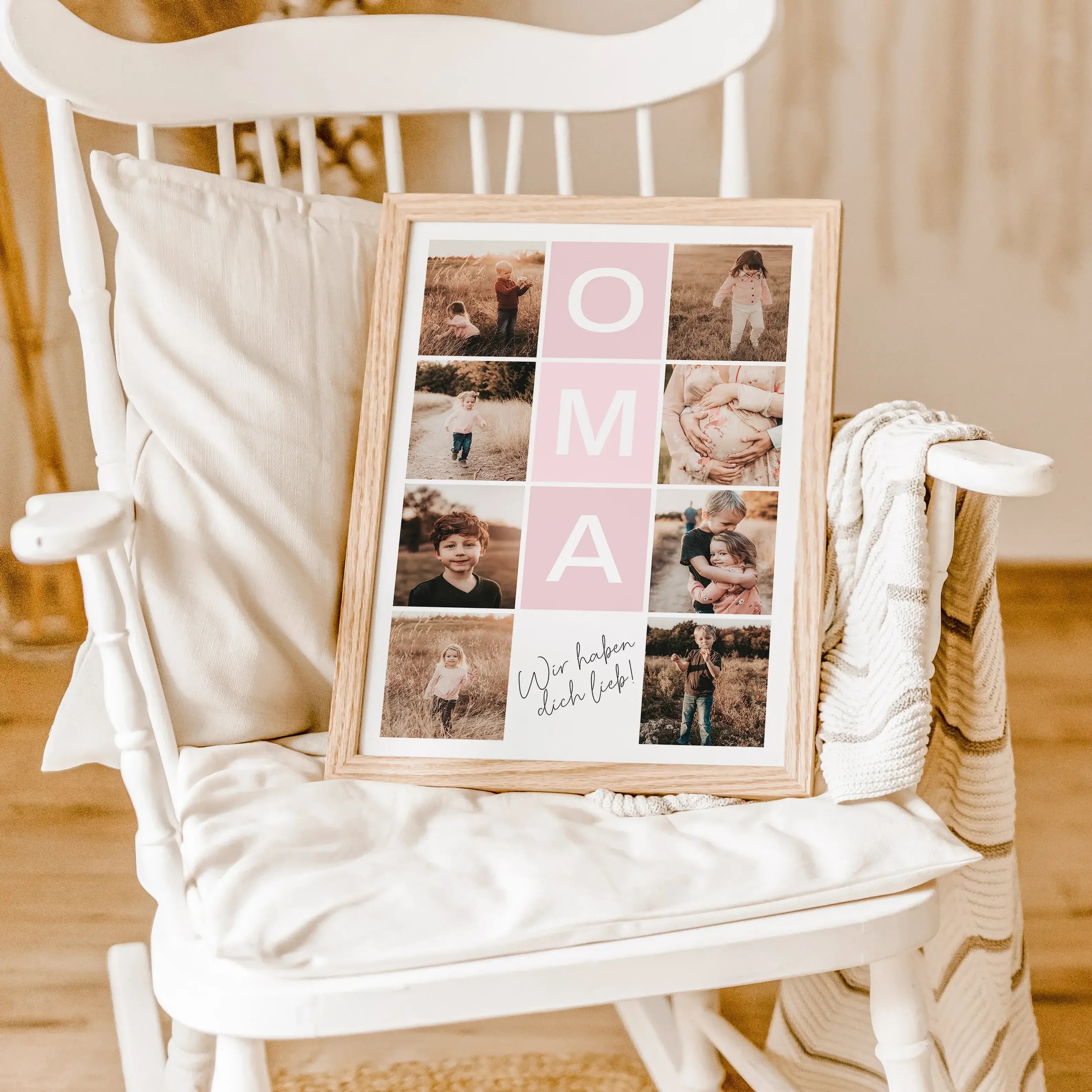 Fotocollage Oma Poster-famprints-Personalisiertes Poster-Gibt es eine bessere Art, deiner Oma zu zeigen, wie sehr du sie liebst, als mit einer personalisierten Fotocollage Oma von famprints? Lade einfach deine Lieblingsfotos hoch und füge deinen persönlic