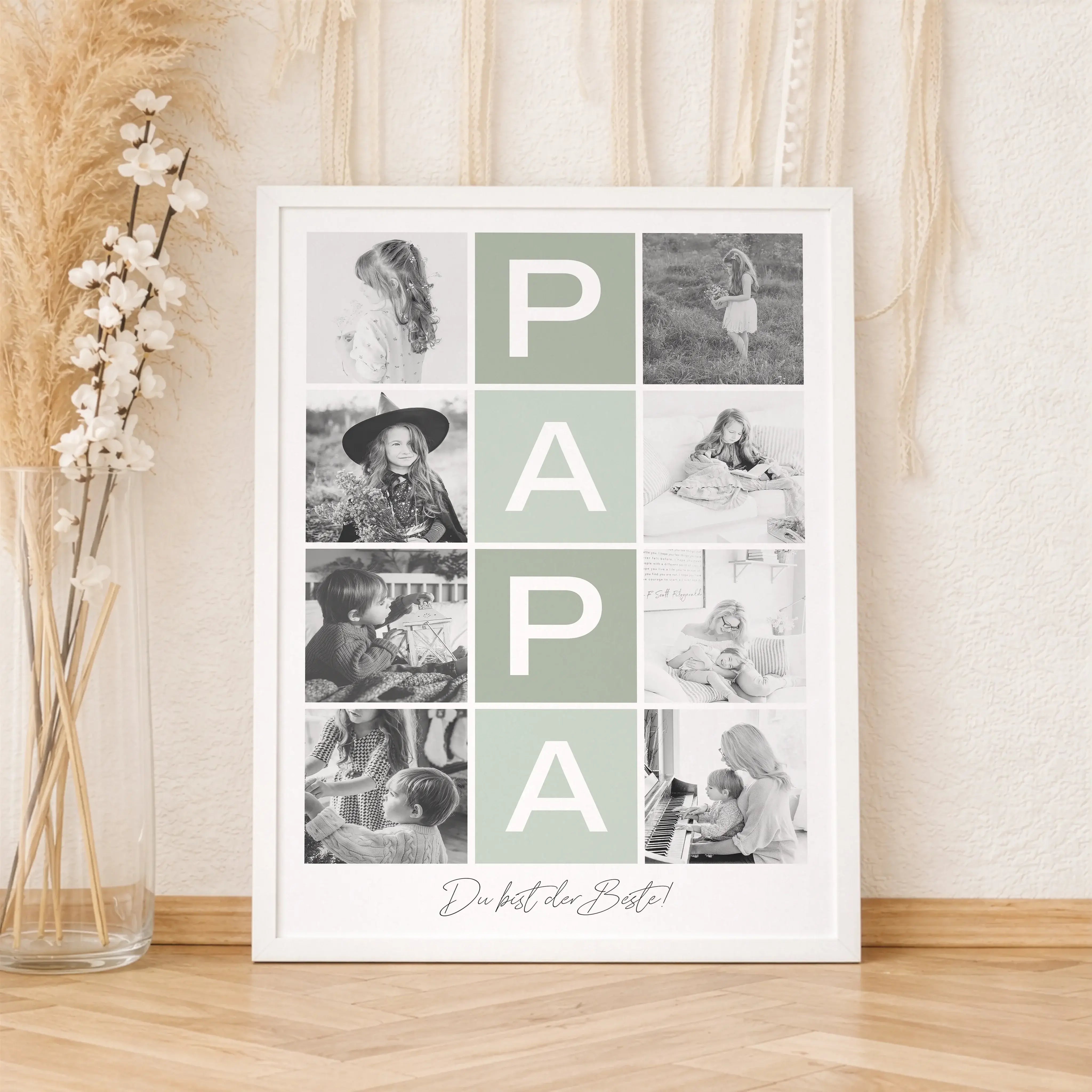 Fotocollage Papa Poster-Personalisiertes Poster-famprints-Mit dem Fotocollage Papa Poster gestaltest du ein persönliches Geschenk, das eure gemeinsamen Momente sichtbar macht. Im Mittelpunkt steht das Wort Papa, modern angeordnet und ergänzt durch deine L