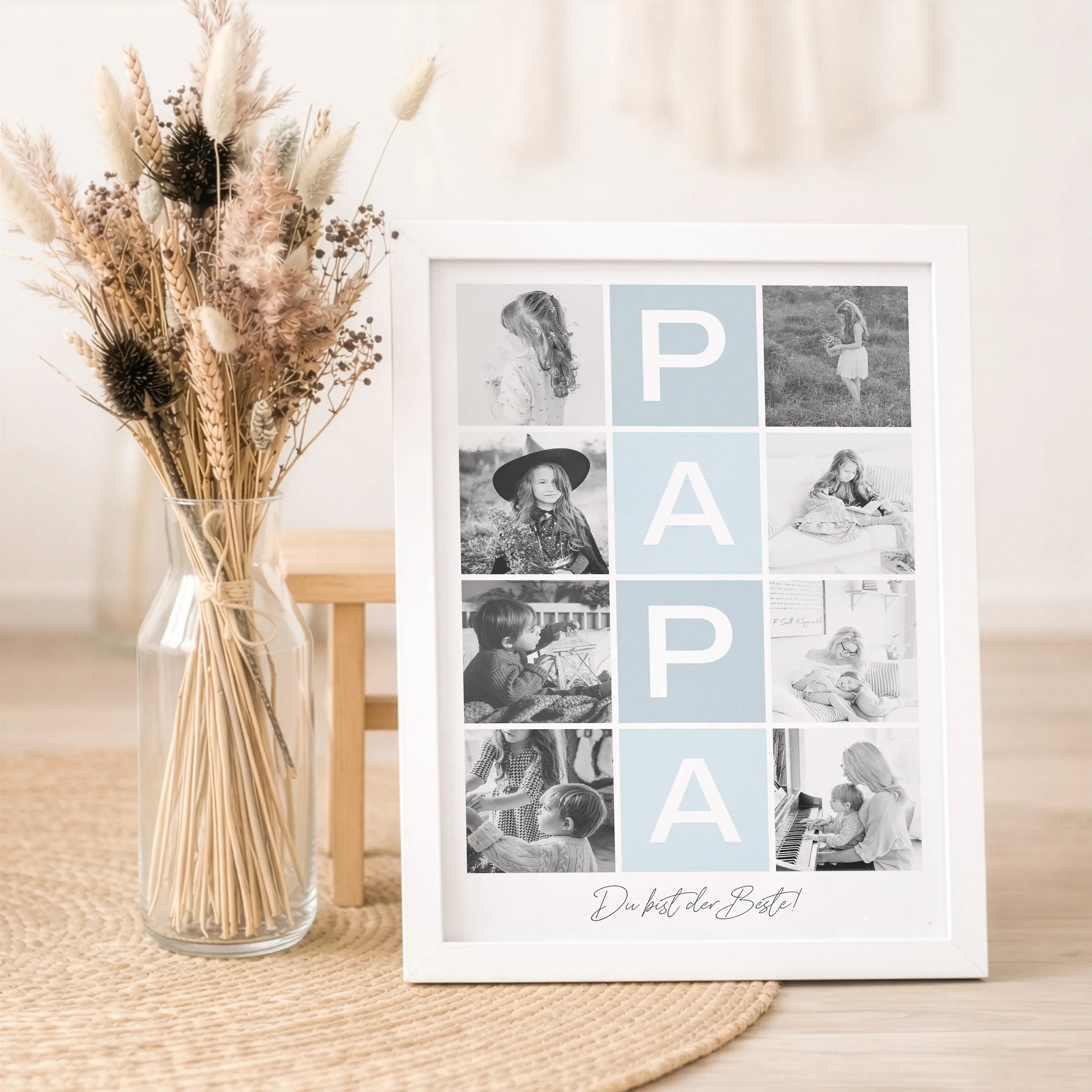 Fotocollage Papa Poster-Personalisiertes Poster-famprints-Mit dem Fotocollage Papa Poster gestaltest du ein persönliches Geschenk, das eure gemeinsamen Momente sichtbar macht. Im Mittelpunkt steht das Wort Papa, modern angeordnet und ergänzt durch deine L