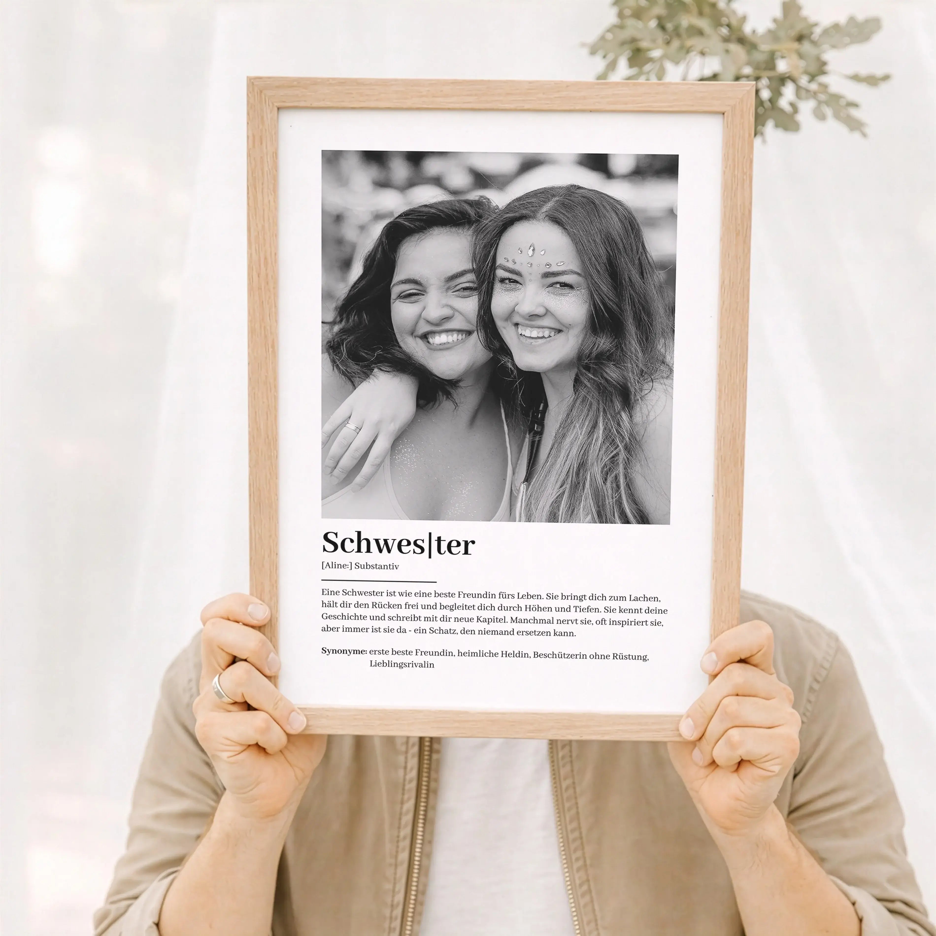 Schwester Definition Poster mit Foto-Personalisiertes Poster-famprints-Das Schwester Definition Poster mit Foto von famprints ist mehr als ein dekoratives Wandbild. Es ist eine persönliche Botschaft, die zeigt, was euch verbindet. Die Definition beschreib