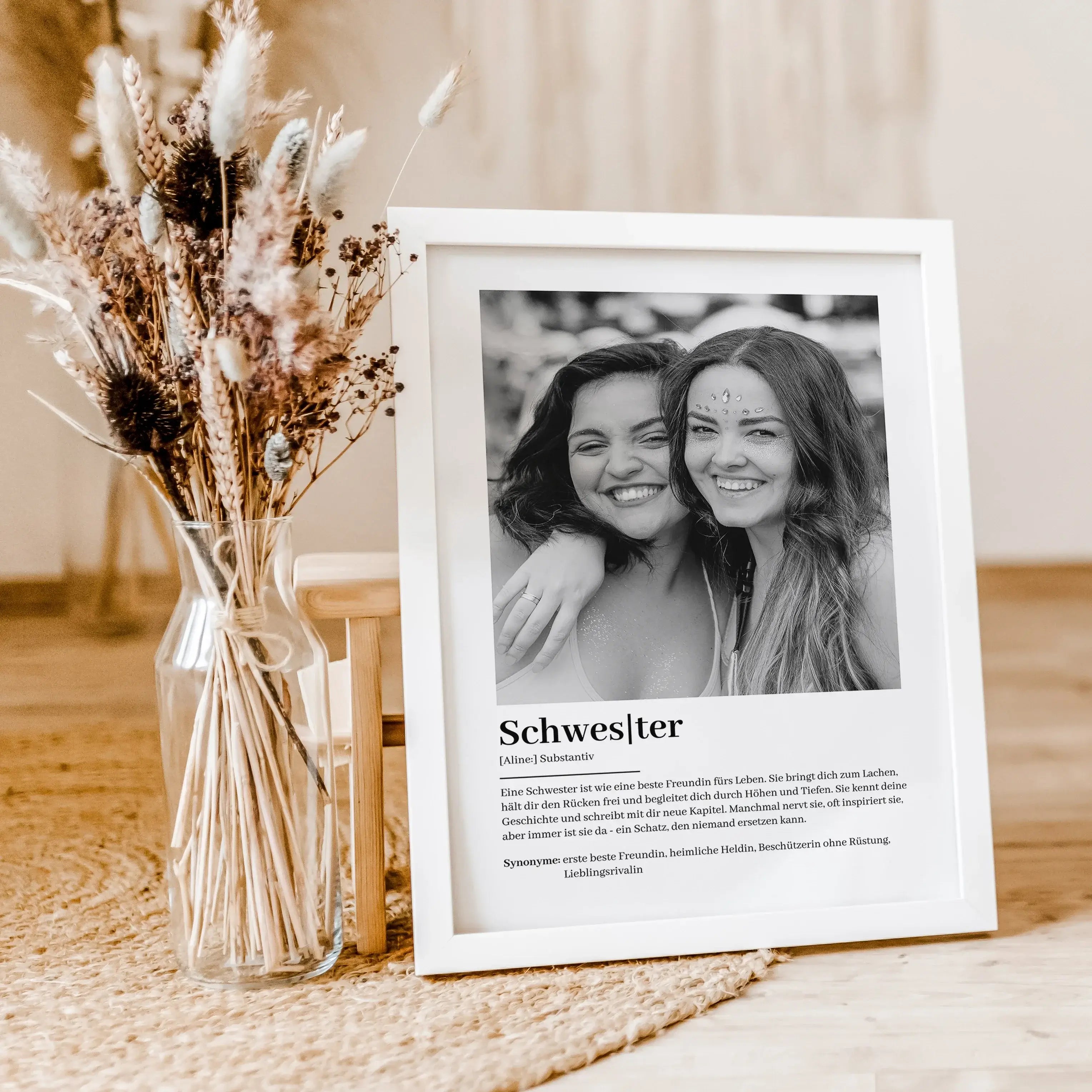 Schwester Definition Poster mit Foto-Personalisiertes Poster-famprints-Suchst du nach dem perfekten Geschenk für deine Schwester? Unser Schwester Definition Poster mit Foto ist eine liebevolle und persönliche Art, deine Wertschätzung zu zeigen. Das Poster