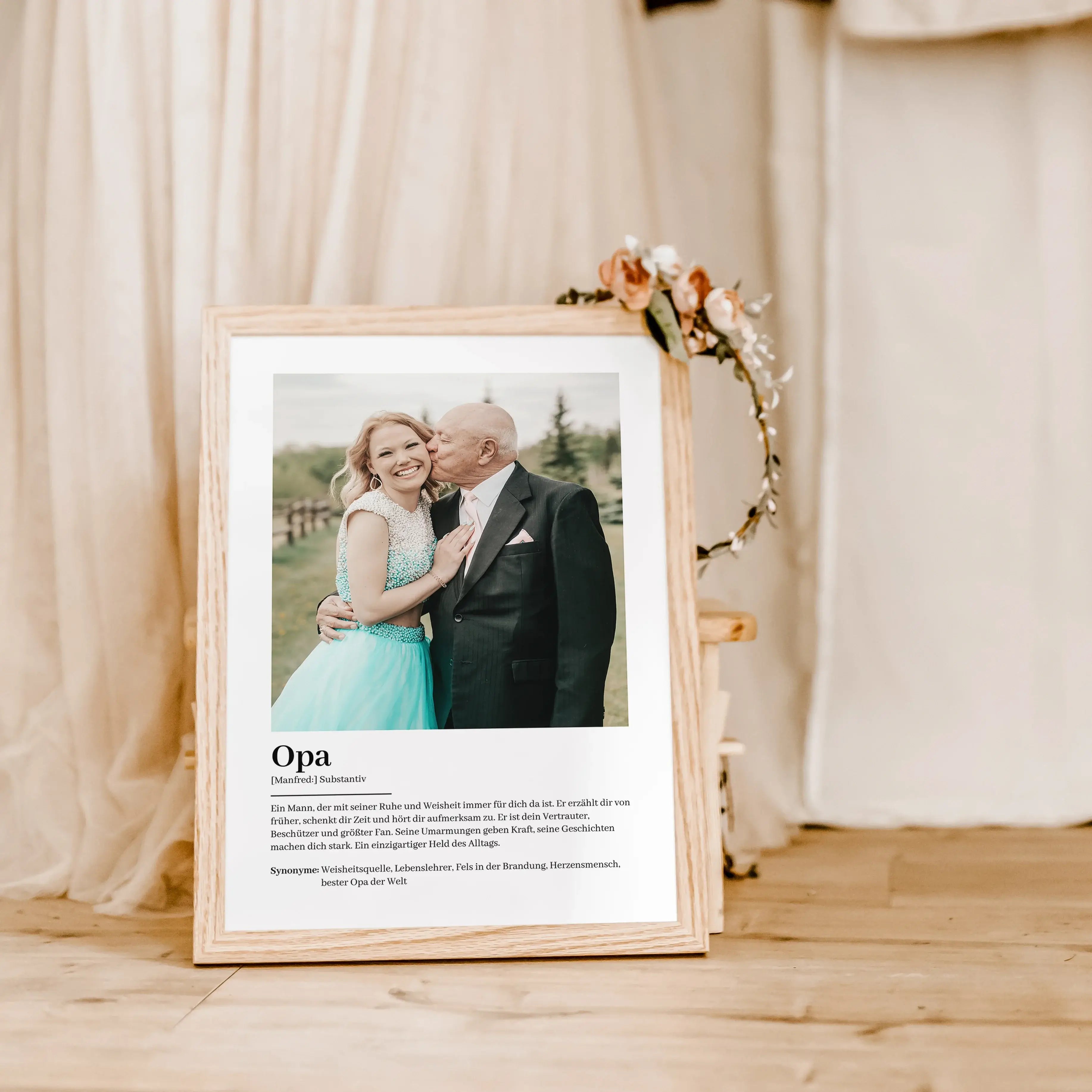 Opa Definition Poster mit Foto-Personalisiertes Poster-famprints-Suchst du nach einem besonderen Geschenk für deinen Opa? Unser Opa Definition Poster mit Foto ist die perfekte Wahl! Dieses liebevoll gestaltete Poster zeigt auf einzigartige Weise, wie wund