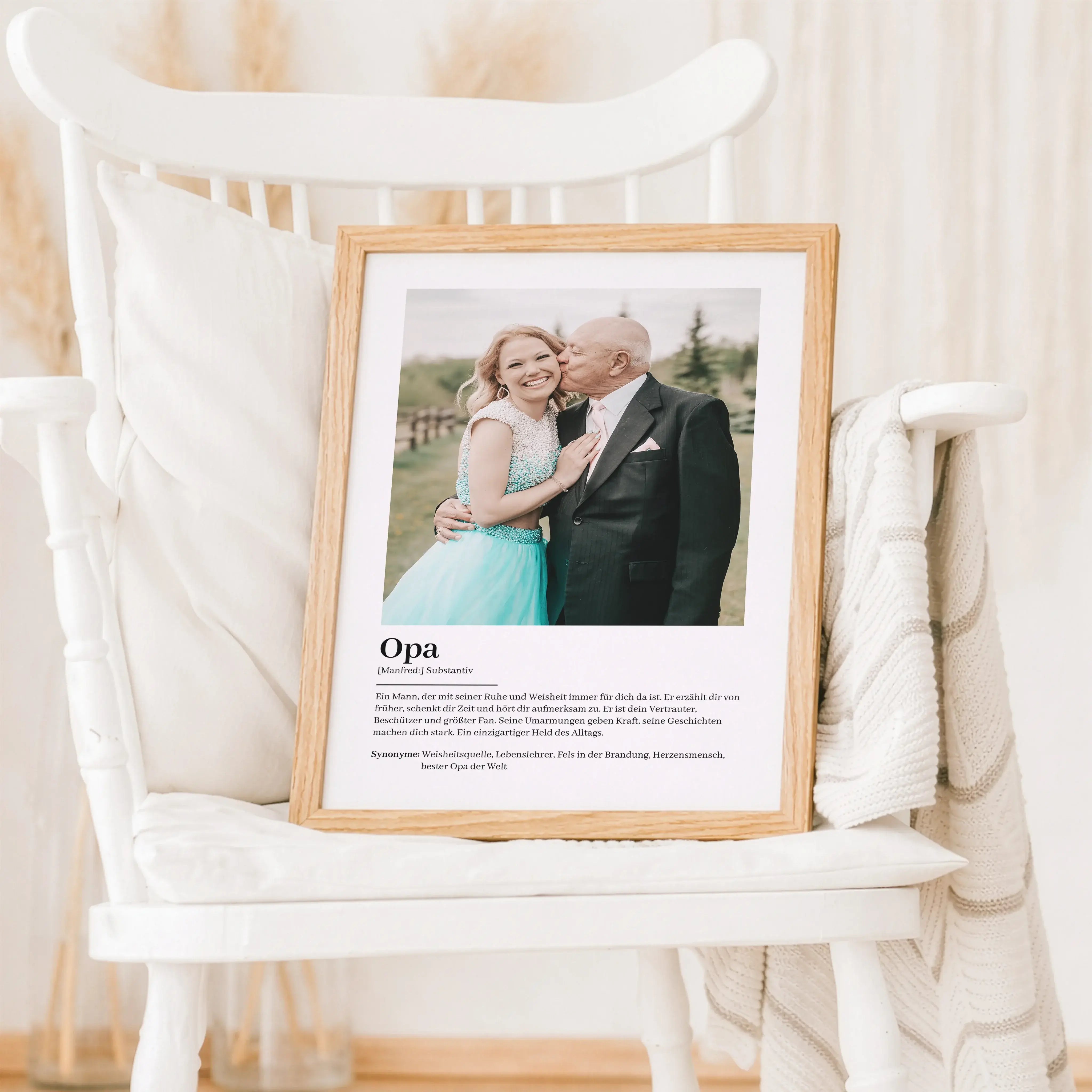 Opa Definition Poster mit Foto-Personalisiertes Poster-famprints-Das Opa Definition Poster mit Foto ist ein persönliches Geschenk, das Wertschätzung sichtbar macht. Du gestaltest ein individuelles Poster mit deinem eigenen Foto und kannst den Namen deines