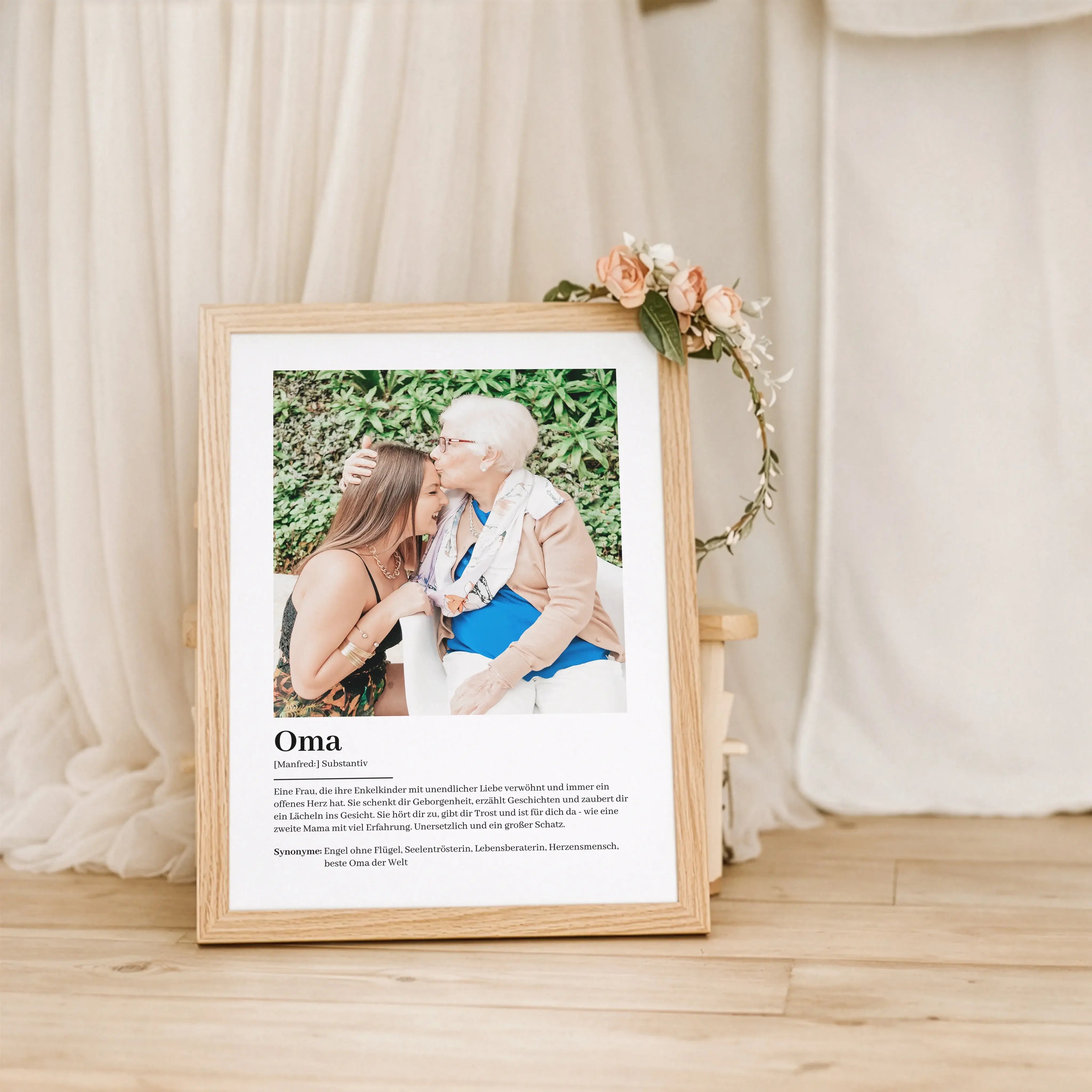 Oma Definition Poster mit Foto-Personalisiertes Poster-famprints-Das Oma Definition Poster mit Foto ist ein persönliches Geschenk, das Erinnerungen sichtbar macht und deiner Oma zeigt, wie viel sie dir bedeutet. Das liebevoll gestaltete Design verbindet e