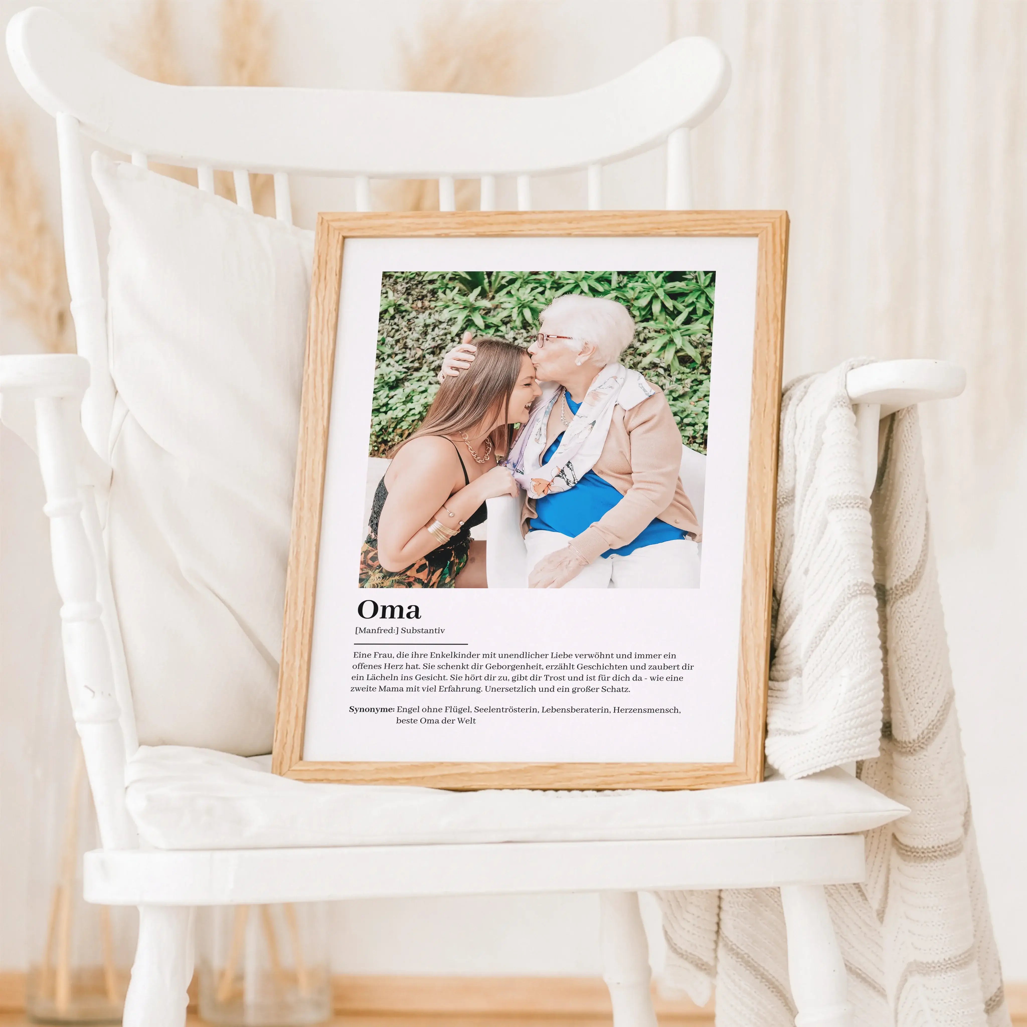 Oma Definition Poster mit Foto-Personalisiertes Poster-famprints-Das Oma Definition Poster mit Foto ist ein persönliches Geschenk, das Erinnerungen sichtbar macht und deiner Oma zeigt, wie viel sie dir bedeutet. Das liebevoll gestaltete Design verbindet e