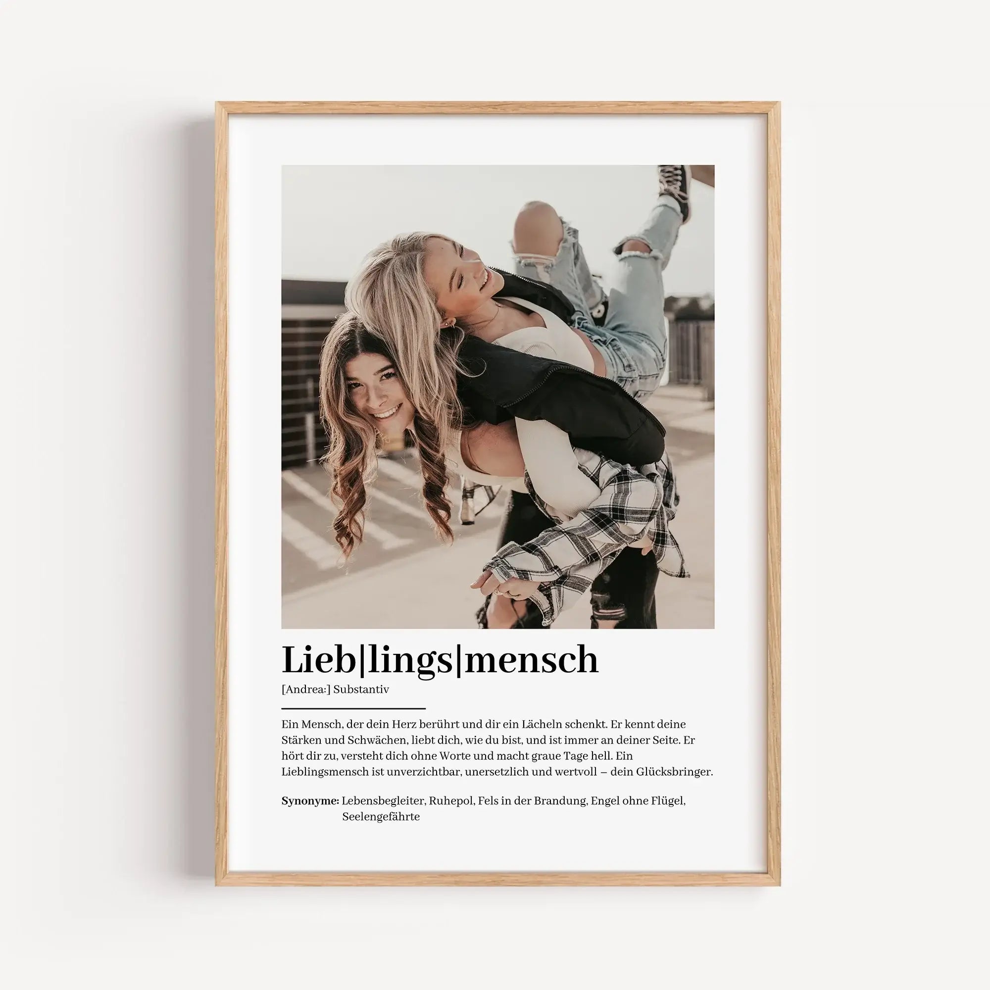 Lieblingsmensch Definition Poster mit Foto-Personalisiertes Poster-famprints-Das Lieblingsmensch Definition Poster mit Foto von famprints ist mehr als eine schöne Wanddeko. Es ist eine persönliche Botschaft, die zeigt, was euch verbindet. Du gestaltest de