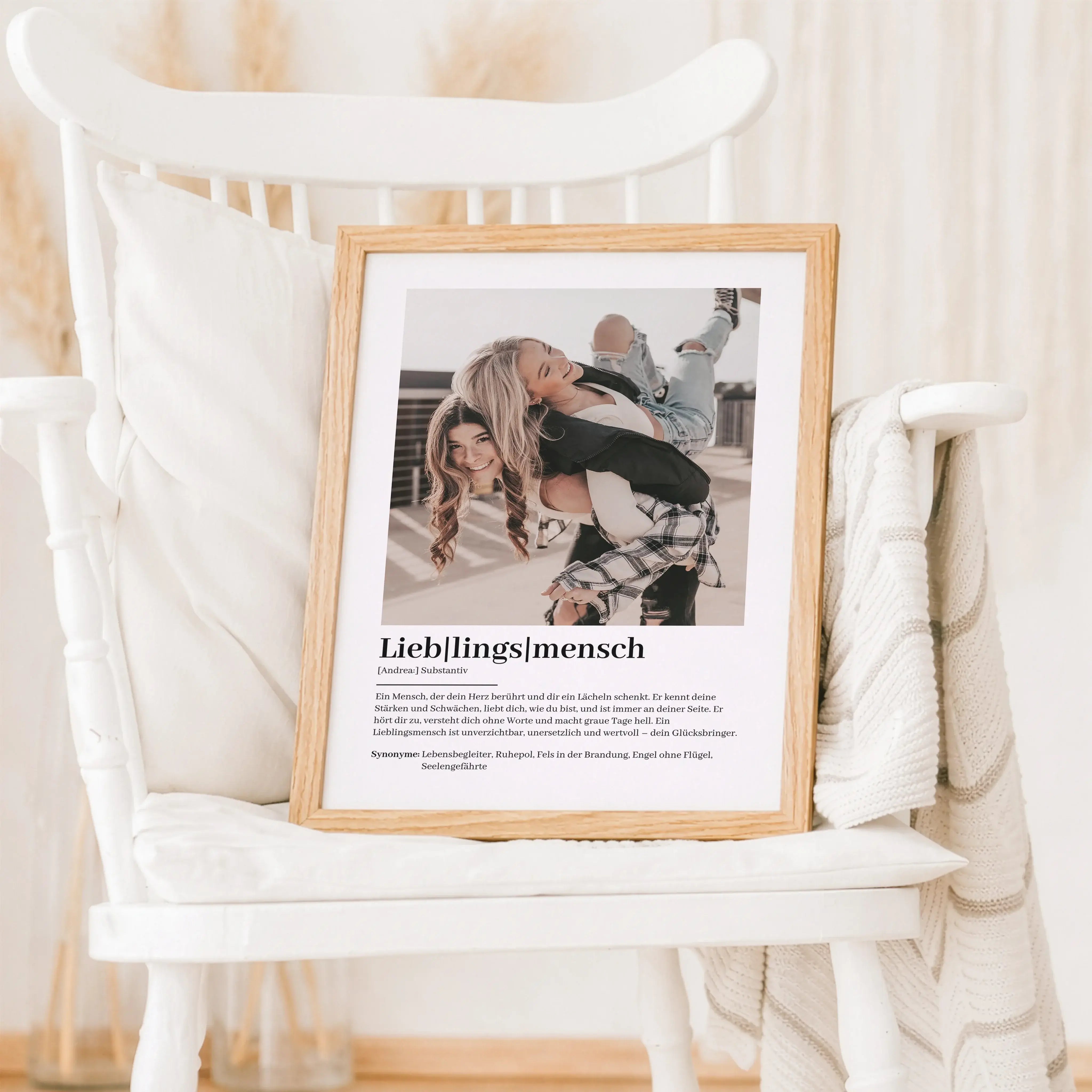 Lieblingsmensch Definition Poster mit Foto-Personalisiertes Poster-famprints-Das Lieblingsmensch Definition Poster mit Foto von famprints ist mehr als eine schöne Wanddeko. Es ist eine persönliche Botschaft, die zeigt, was euch verbindet. Du gestaltest de