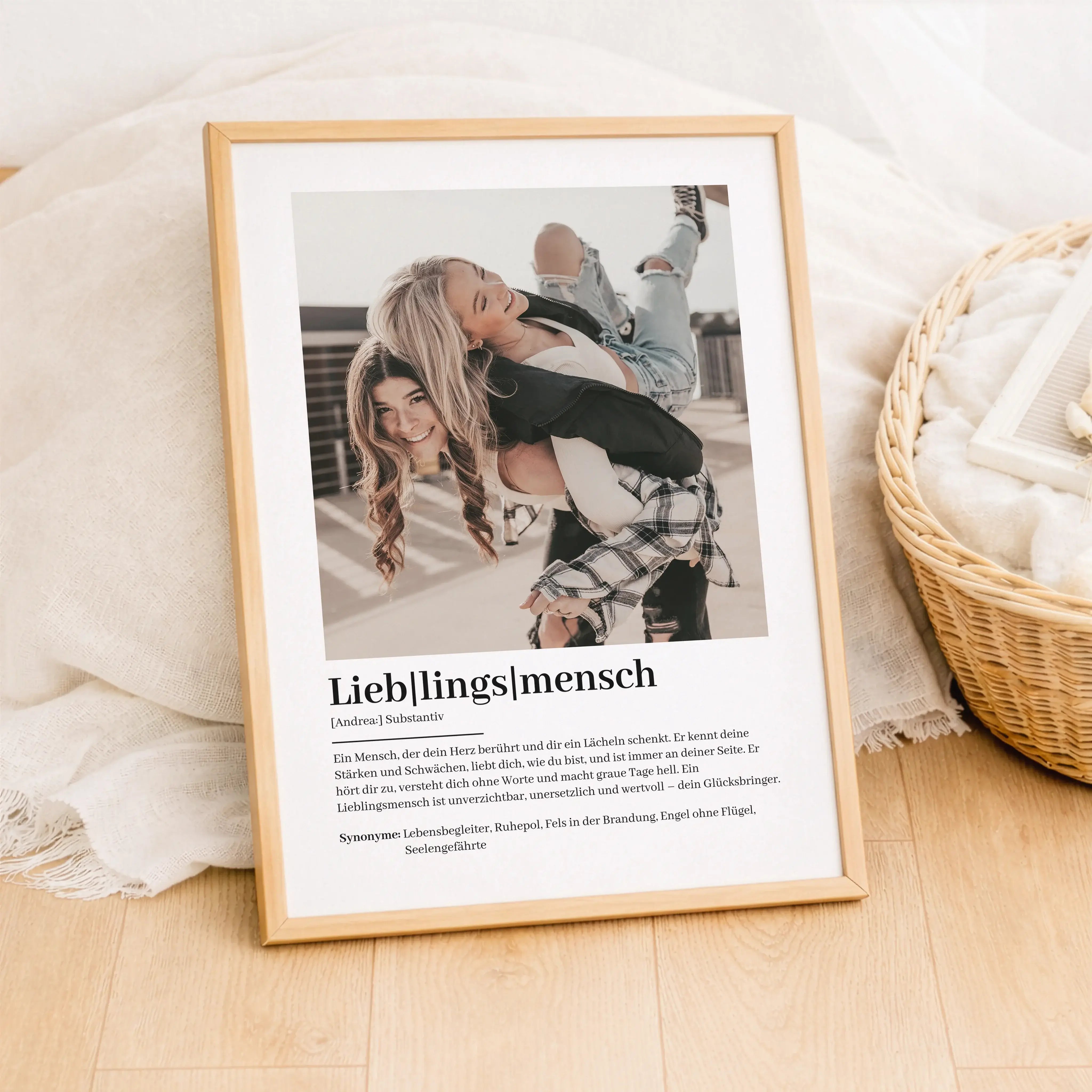 Lieblingsmensch Definition Poster mit Foto-Personalisiertes Poster-famprints-Das Lieblingsmensch Definition Poster mit Foto von famprints ist mehr als eine schöne Wanddeko. Es ist eine persönliche Botschaft, die zeigt, was euch verbindet. Du gestaltest de