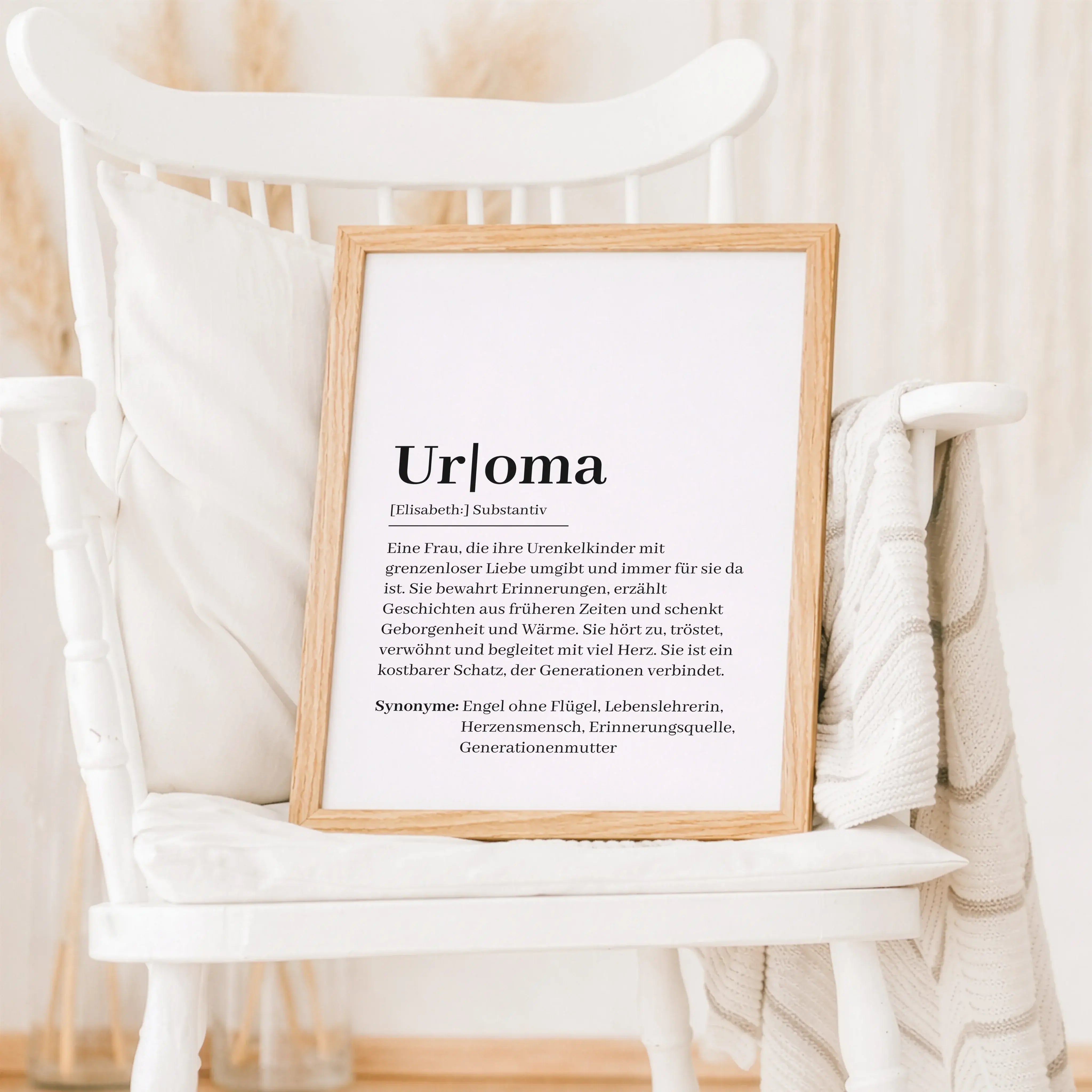 Uroma Definition Poster-Personalisiertes Poster-famprints-Das Uroma Definition Poster ist eine liebevolle Art, Wertschätzung sichtbar zu machen. Es beschreibt mit warmen Worten, was eine Uroma für ihre Familie bedeutet, und wird so zu einem persönlichen G