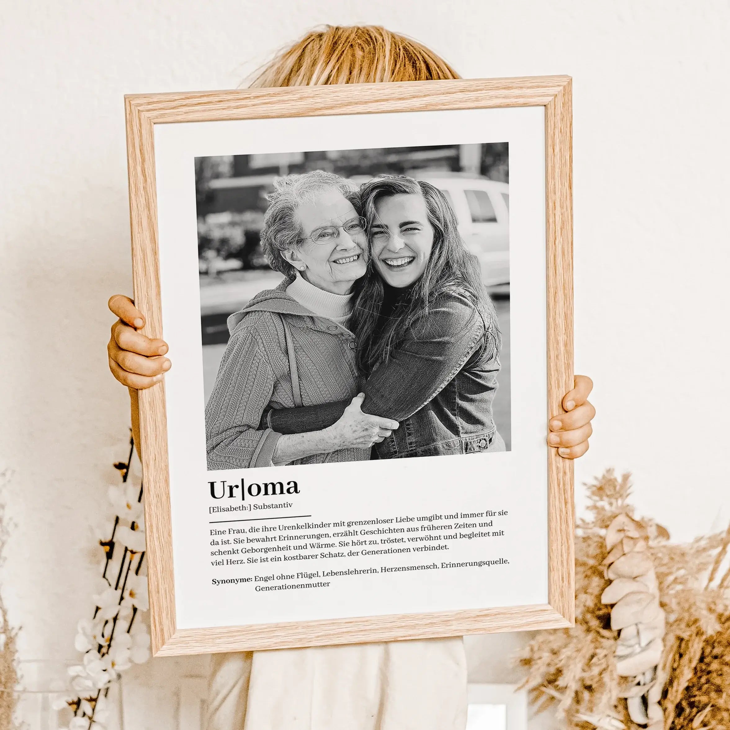Uroma Definition Poster mit Foto-Personalisiertes Poster-famprints-Suchst du nach einem besonderen Geschenk für deine Uroma? Unser Uroma Definition Poster mit Foto ist die perfekte Wahl! Dieses liebevoll gestaltete Poster zeigt auf einzigartige Weise, was