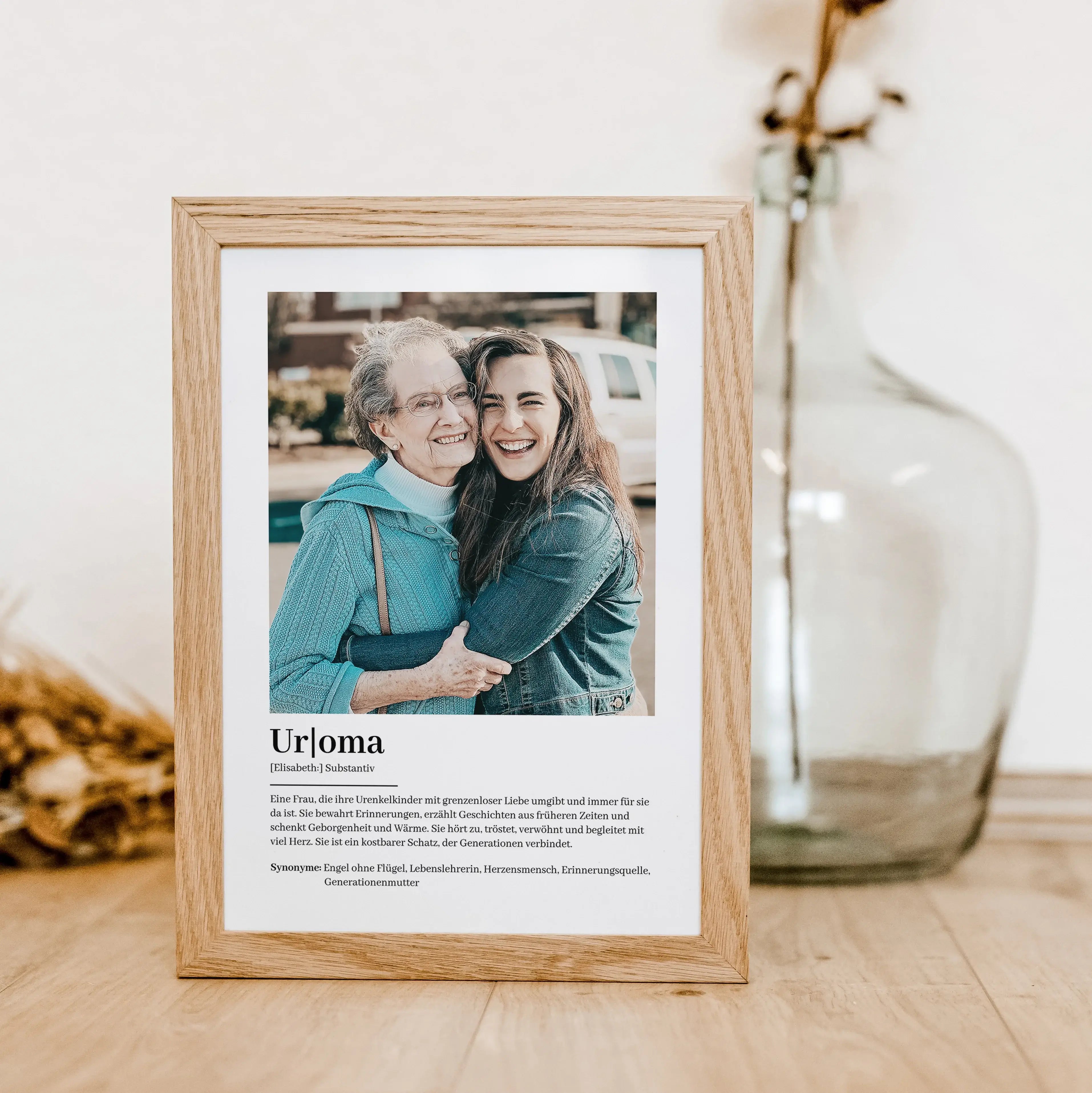 Uroma Definition Poster mit Foto-Personalisiertes Poster-famprints-Suchst du nach einem besonderen Geschenk für deine Uroma? Unser Uroma Definition Poster mit Foto ist die perfekte Wahl! Dieses liebevoll gestaltete Poster zeigt auf einzigartige Weise, was
