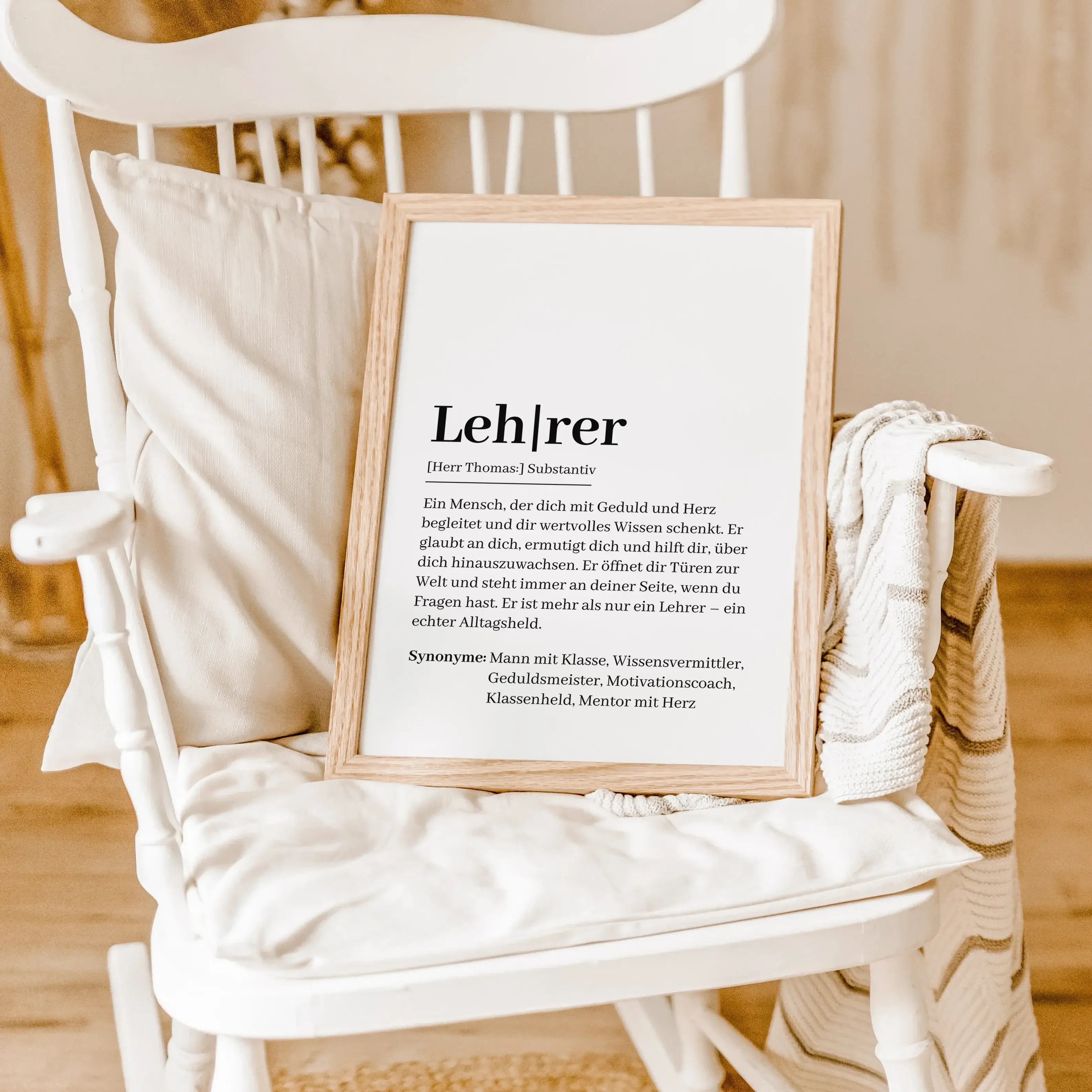 Lehrer Definition Poster-Personalisiertes Poster-famprints-Suchst du nach einem besonderen Geschenk für deinen Lehrer? Unser Lehrer Definition Poster ist die perfekte Wahl! Dieses liebevoll gestaltete Poster zeigt auf einzigartige Weise, wie ein Lehrer wi