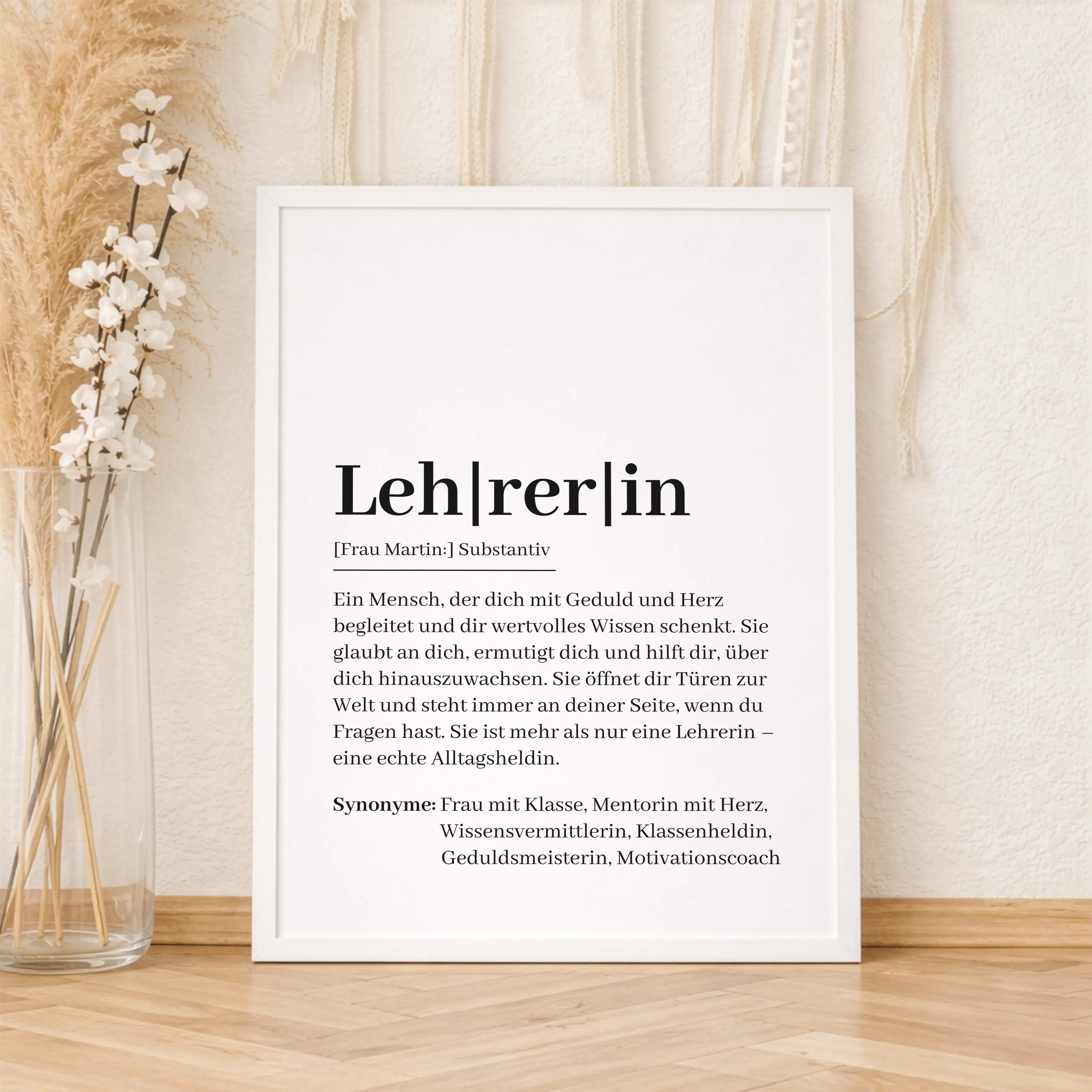 Lehrerin Definition Poster-Personalisiertes Poster-famprints-Das Lehrerin Definition Poster ist ein persönliches Geschenk, das Wertschätzung sichtbar macht und genau dort ankommt, wo Worte oft fehlen. In moderner Wörterbuch-Optik beschreibt es auf liebevo