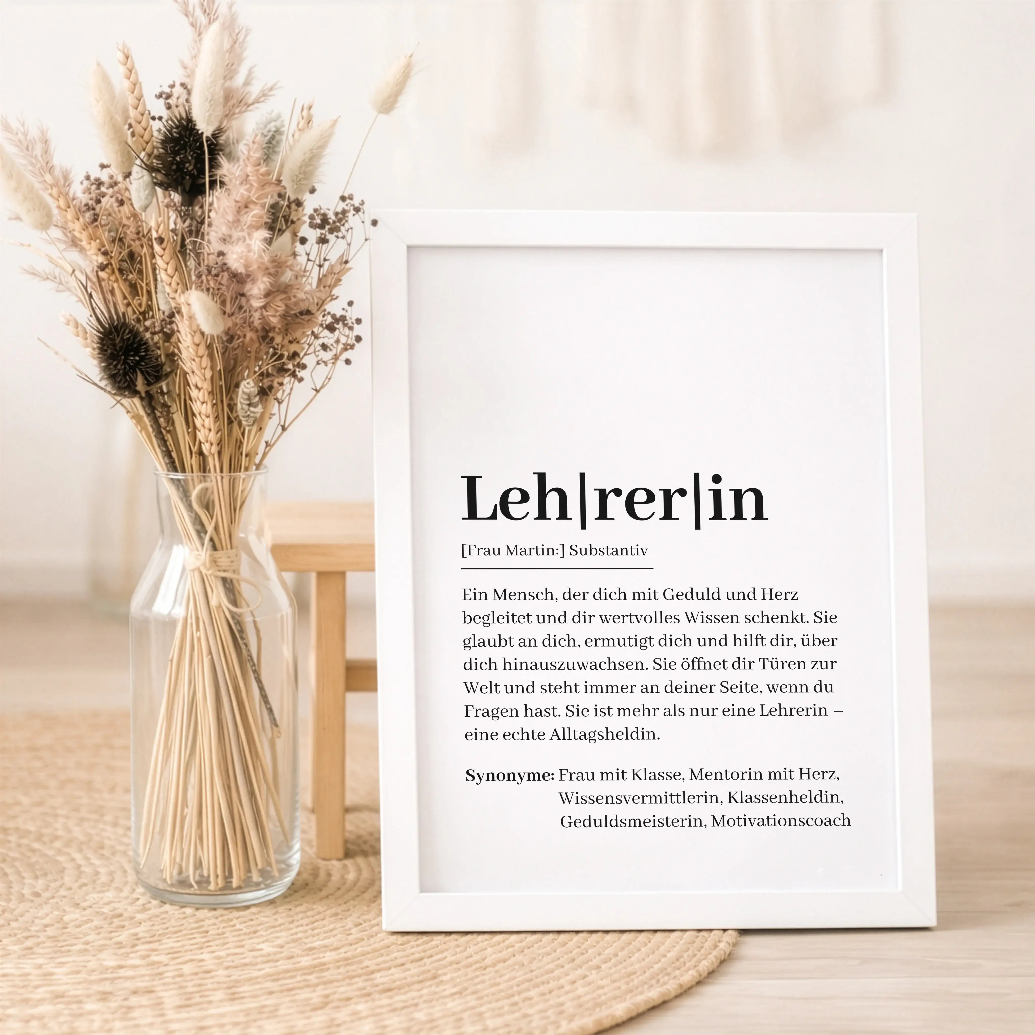 Lehrerin Definition Poster-Personalisiertes Poster-famprints-Das Lehrerin Definition Poster ist ein persönliches Geschenk, das Wertschätzung sichtbar macht und genau dort ankommt, wo Worte oft fehlen. In moderner Wörterbuch-Optik beschreibt es auf liebevo