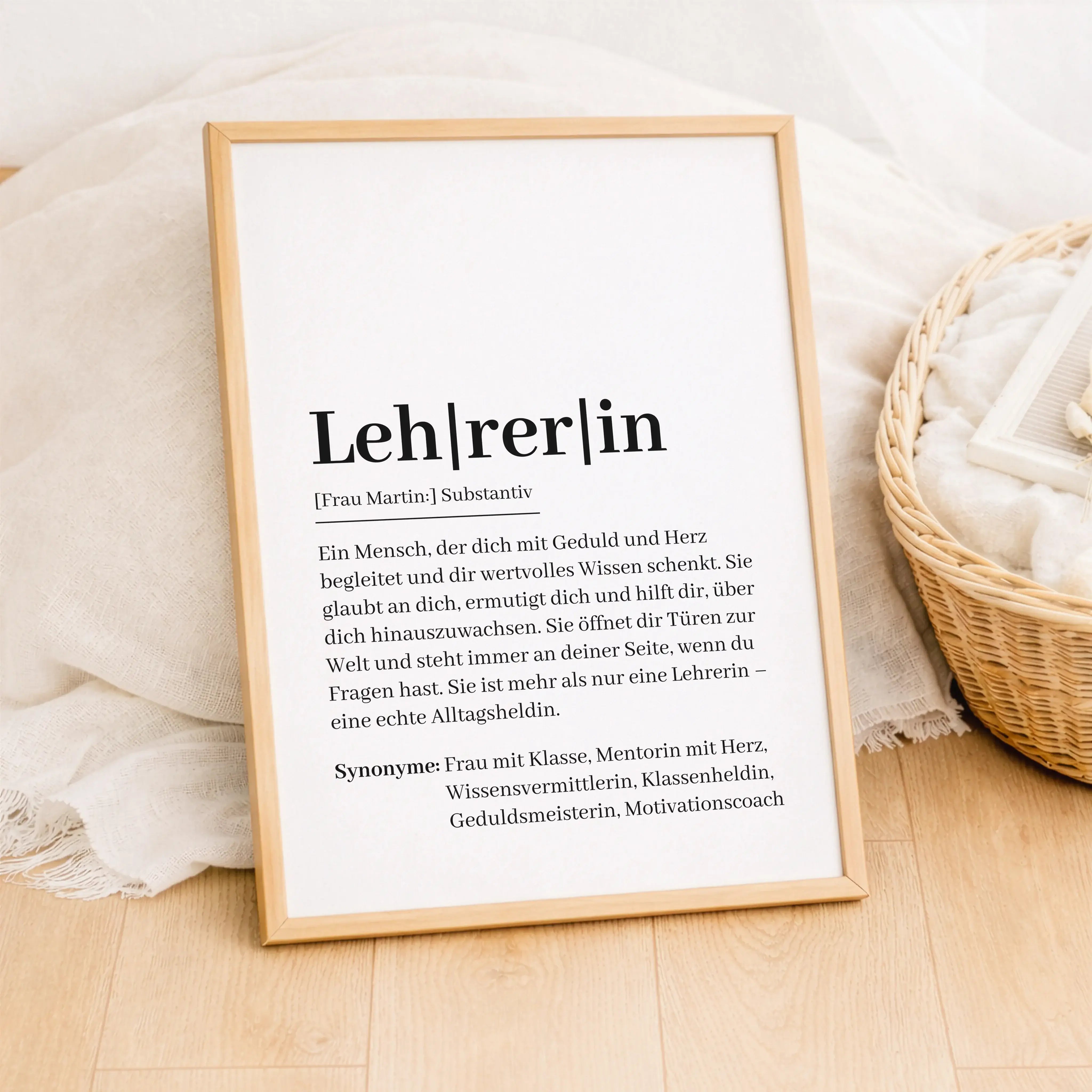 Lehrerin Definition Poster-Personalisiertes Poster-famprints-Das Lehrerin Definition Poster ist ein persönliches Geschenk, das Wertschätzung sichtbar macht und genau dort ankommt, wo Worte oft fehlen. In moderner Wörterbuch-Optik beschreibt es auf liebevo
