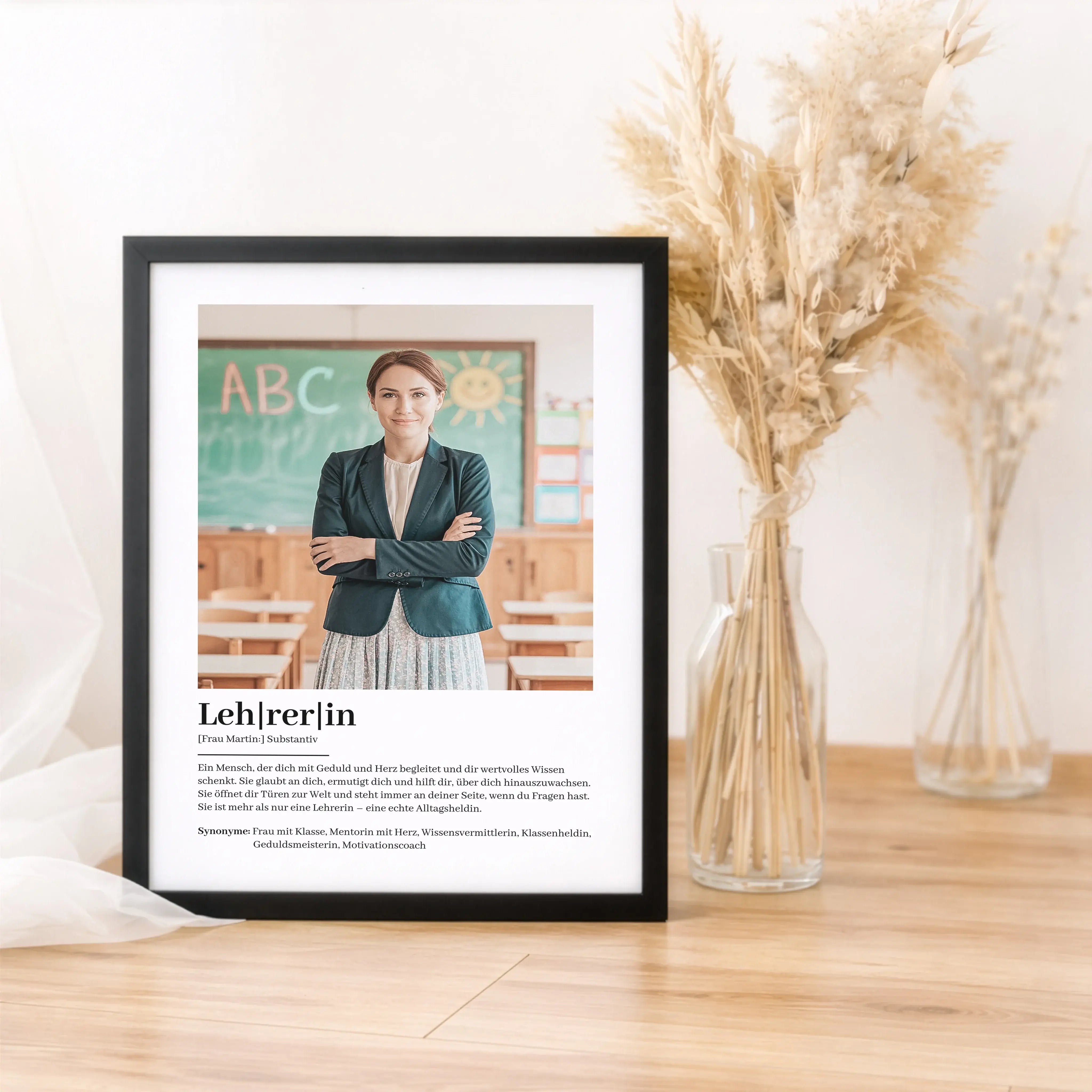 Lehrerin Definition Poster mit Foto-Personalisiertes Poster-famprints-Das Lehrerin Definition Poster mit Foto ist ein persönliches Geschenk für alle, die einer Lehrerin ehrlich Danke sagen möchten. Mit einer liebevoll formulierten Definition, einem eigene
