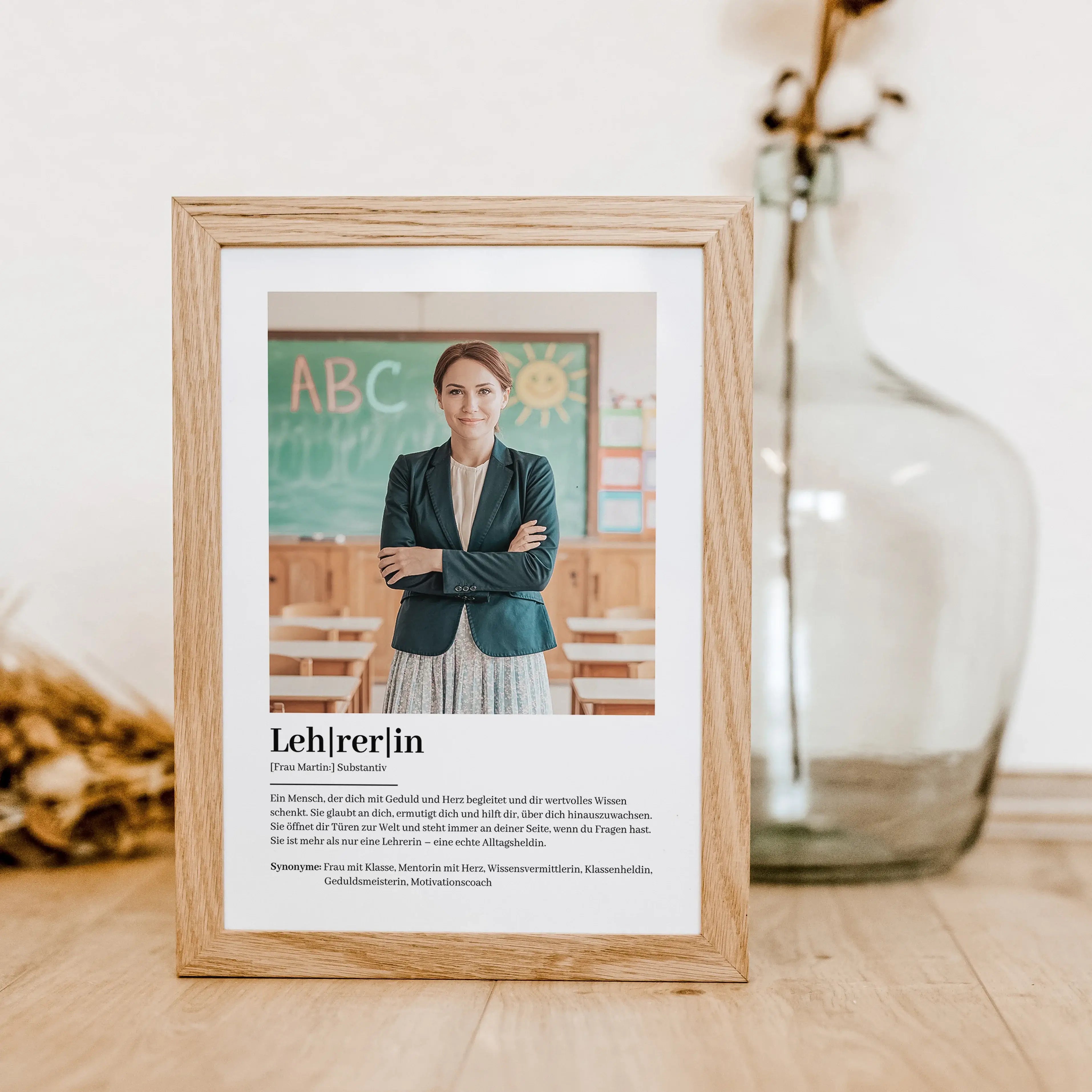Lehrerin Definition Poster mit Foto-Personalisiertes Poster-famprints-Suchst du nach einem besonderen Geschenk für deine Lieblingslehrerin? Unser Lehrerin Definition Poster mit Foto ist die perfekte Wahl! Dieses liebevoll gestaltete Poster zeigt auf einzi