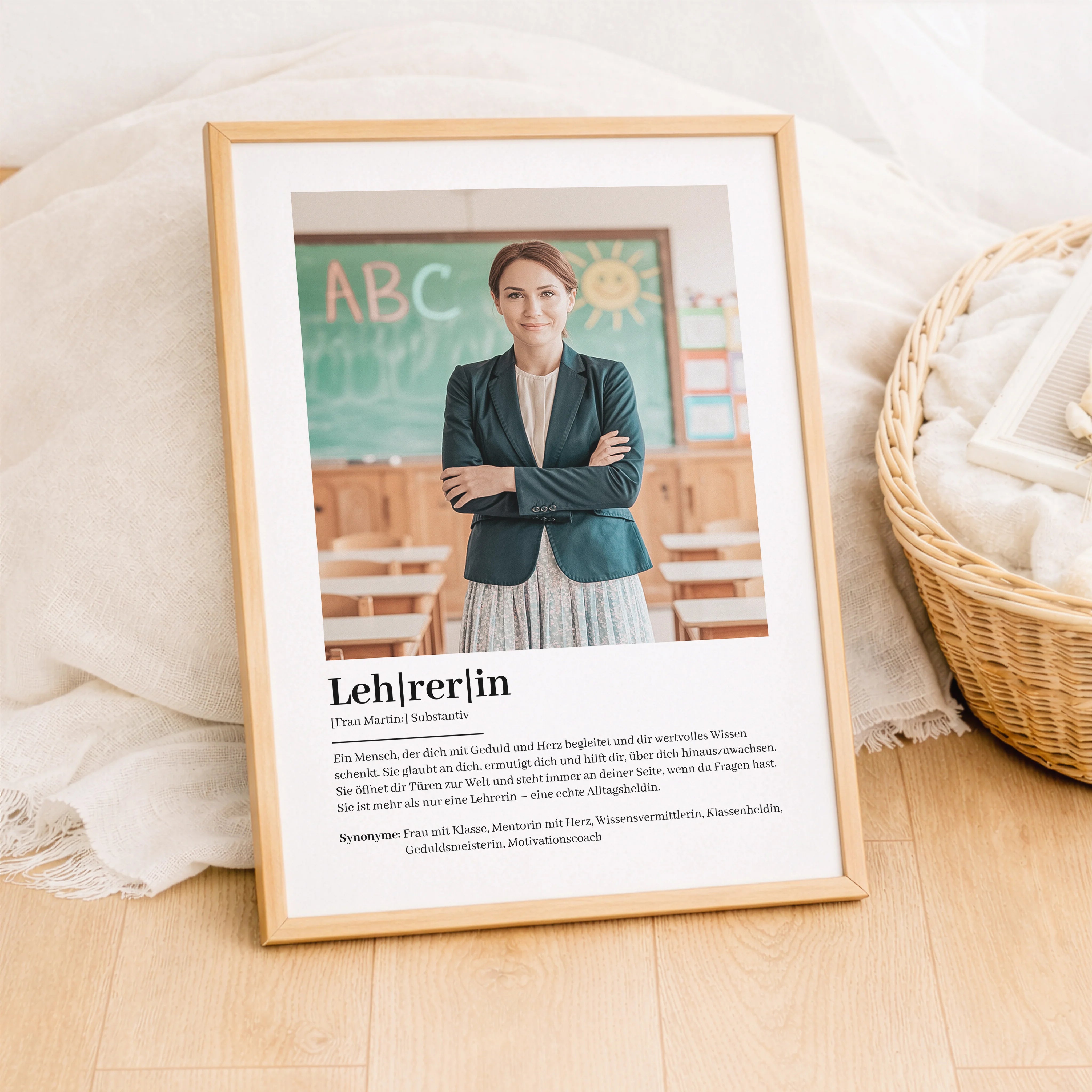 Lehrerin Definition Poster mit Foto-Personalisiertes Poster-famprints-Das Lehrerin Definition Poster mit Foto ist ein persönliches Geschenk für alle, die einer Lehrerin ehrlich Danke sagen möchten. Mit einer liebevoll formulierten Definition, einem eigene
