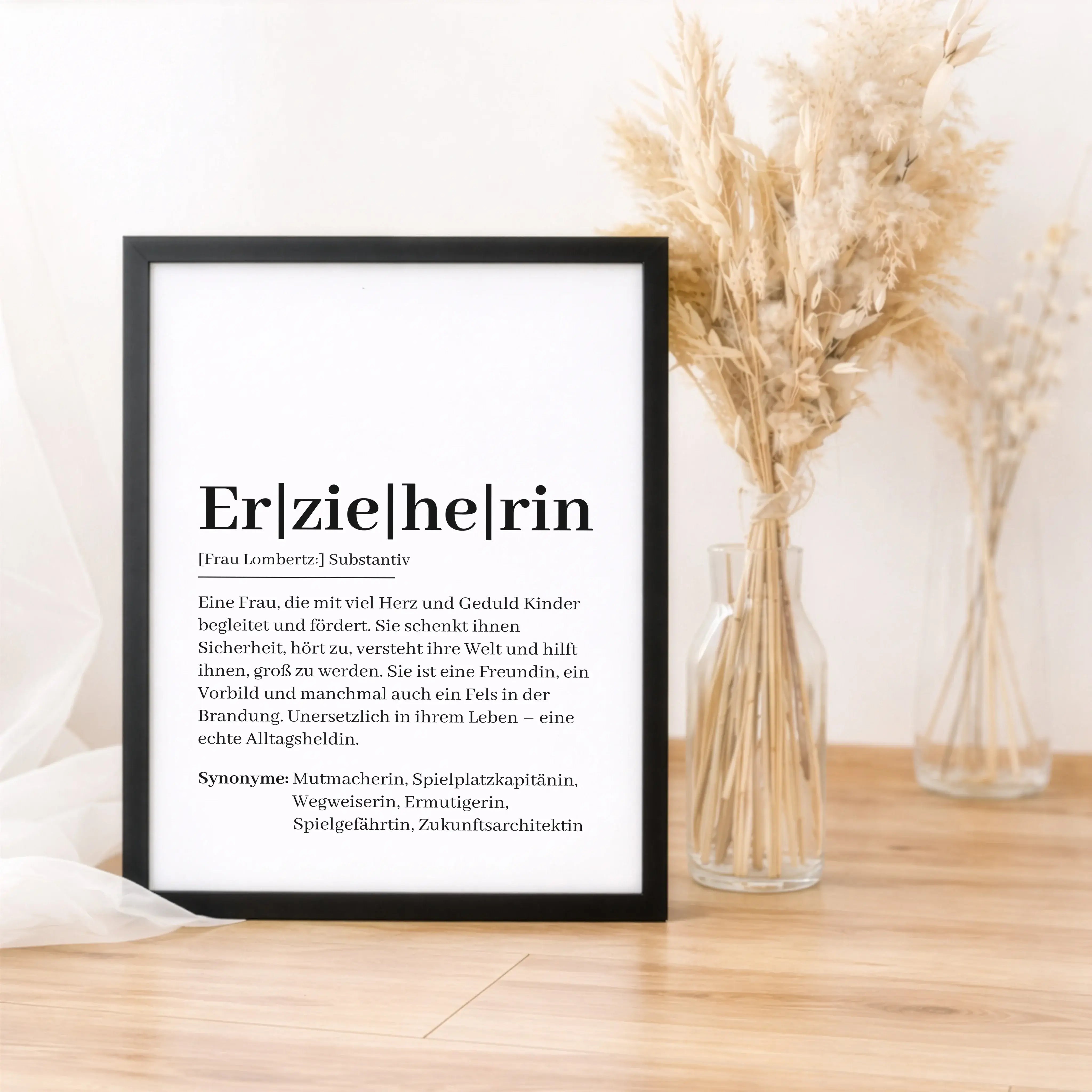 Erzieherin Definition Poster-Personalisiertes Poster-famprints-Du suchst ein persönliches Geschenk für eine Erzieherin, das Wertschätzung zeigt und lange Freude macht? Das Erzieherin Definition Poster von famprints verbindet modernes Design mit einer lieb
