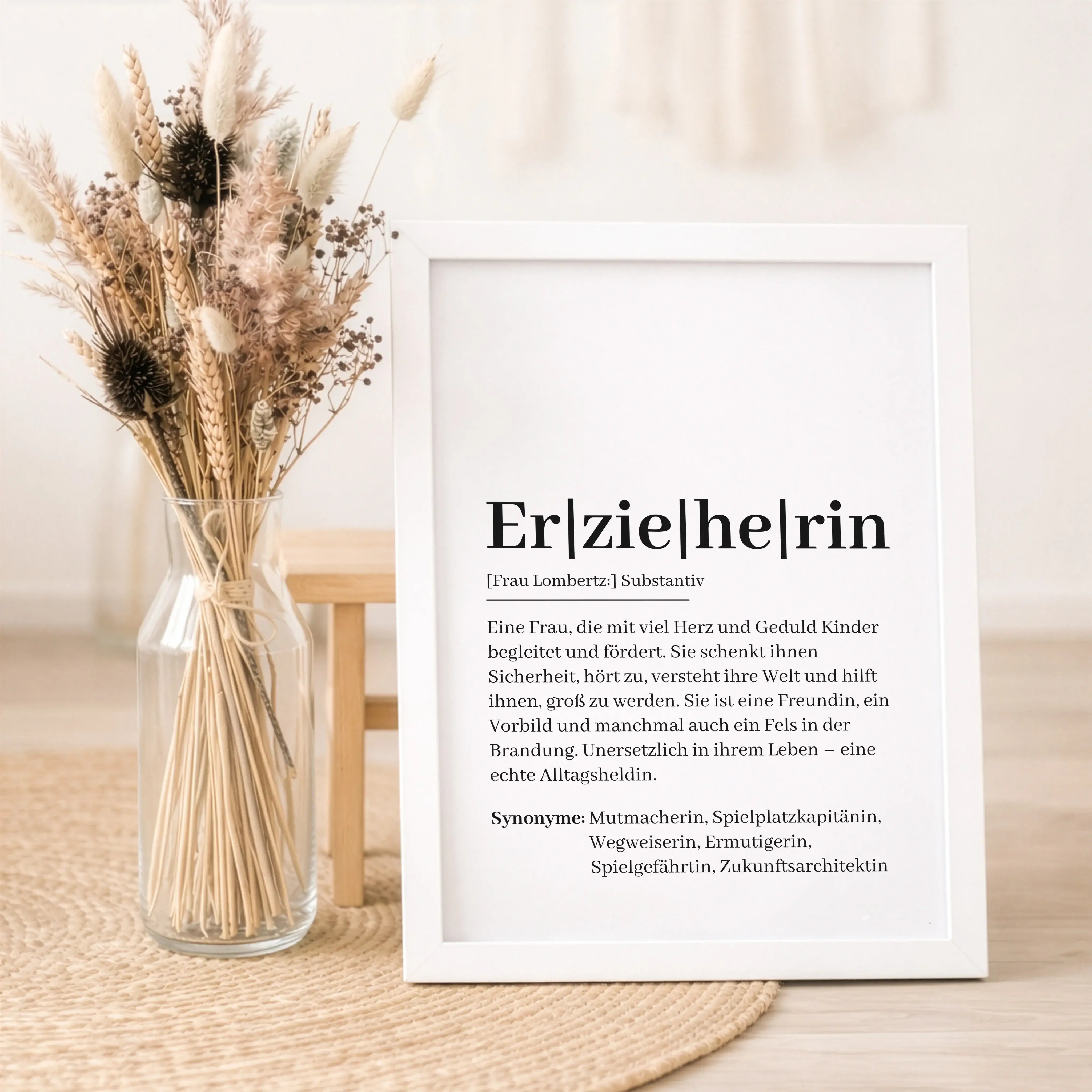 Erzieherin Definition Poster-Personalisiertes Poster-famprints-Du suchst ein persönliches Geschenk für eine Erzieherin, das Wertschätzung zeigt und lange Freude macht? Das Erzieherin Definition Poster von famprints verbindet modernes Design mit einer lieb