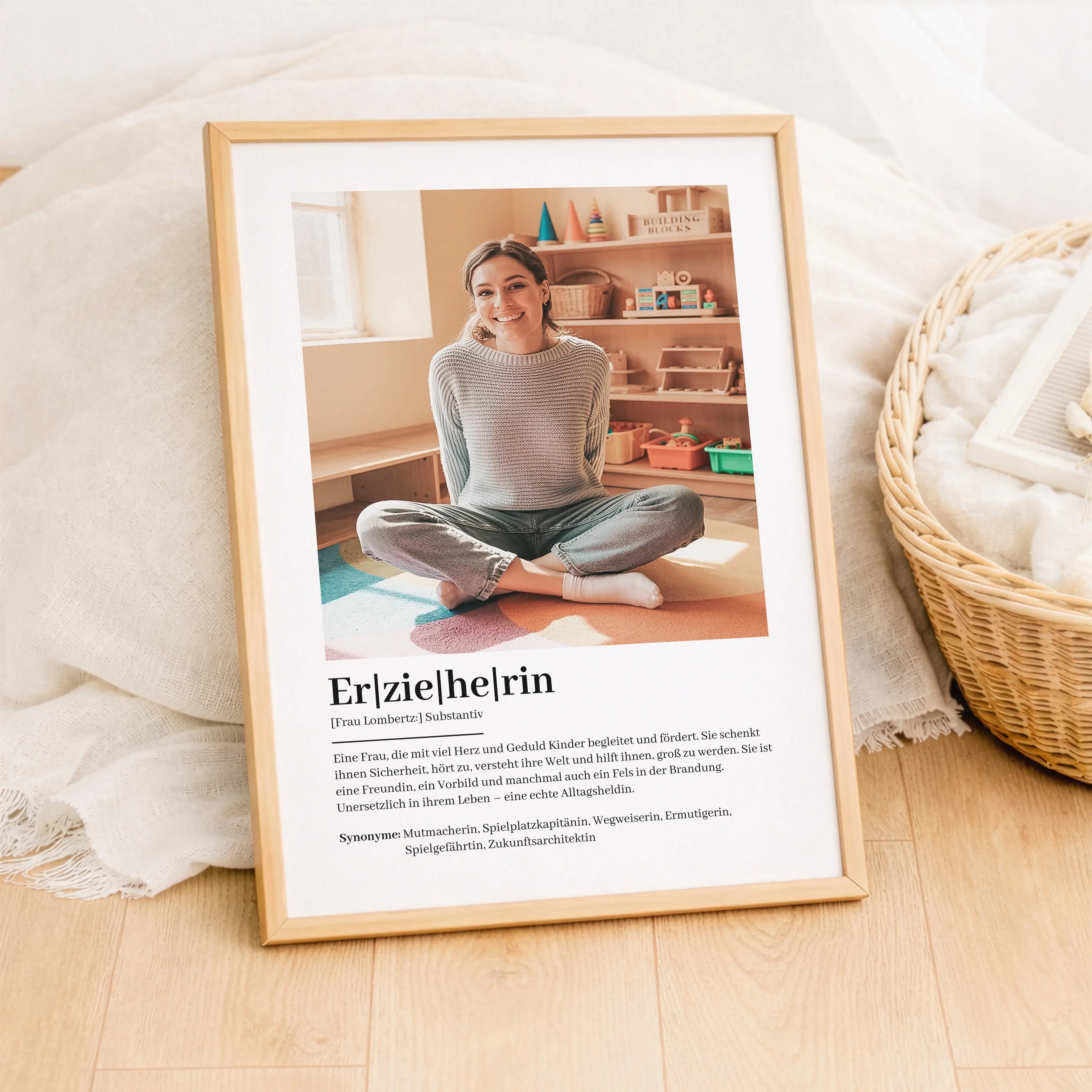 Erzieherin Definition Poster mit Foto-Personalisiertes Poster-famprints-Das Erzieherin Definition Poster mit Foto ist ein persönliches Geschenk, das Wertschätzung sichtbar macht und echte Emotionen transportiert. Bei famprints gestaltest du ein individuel