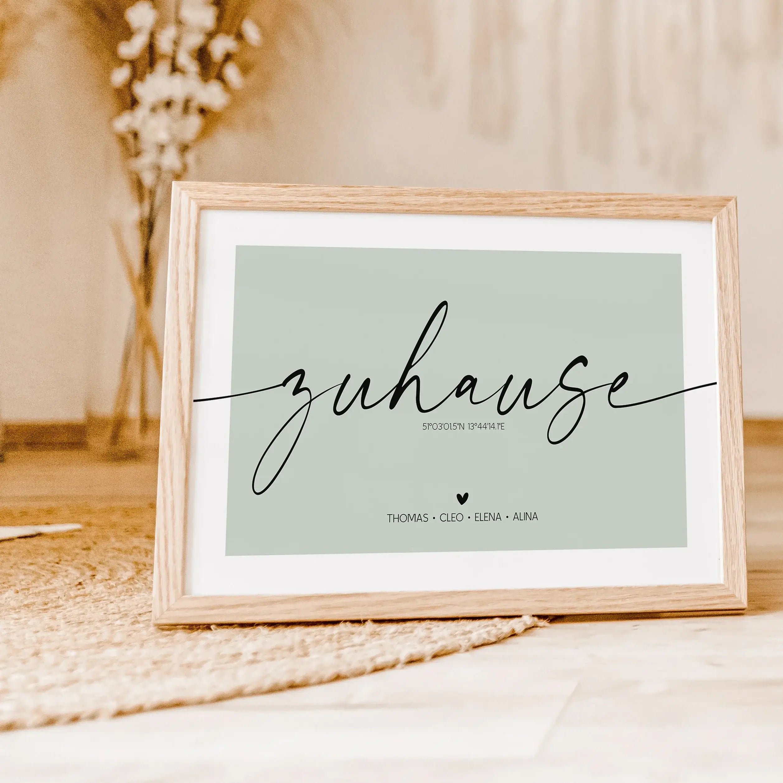 Poster Zuhause No1-famprints-Personalisiertes Poster-Entdecke unser Zuhause Poster, das deinem neuen Lebensabschnitt einen ganz individuellen Rahmen verleiht. Dieses liebevoll gestaltete Bild Zuhause ist mehr als nur ein dekoratives Element; es wird zum e