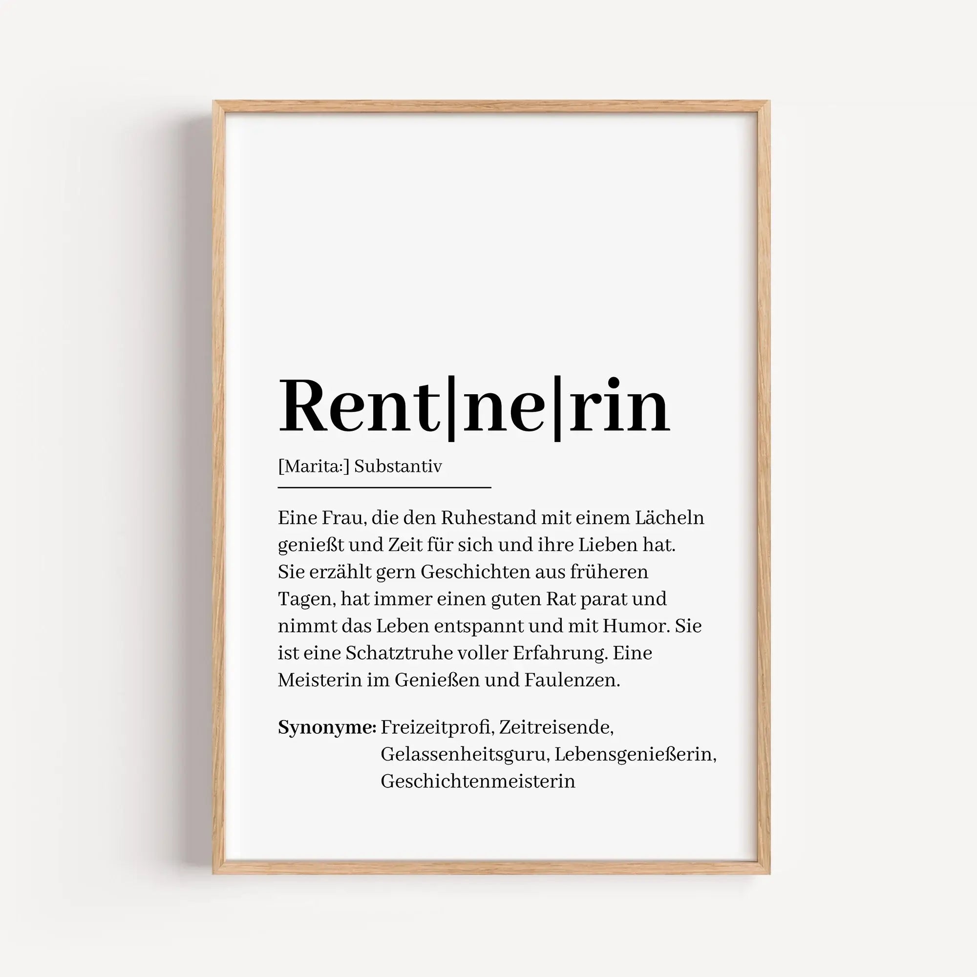 Rentnerin Definition Poster-Personalisiertes Poster-famprints-Suchst du ein besonderes Geschenk zum Rentenbeginn? Unser Rentnerin Definition Poster ist die perfekte Wahl! Dieses liebevoll gestaltete Poster zeigt auf humorvolle und herzliche Weise, wie ein