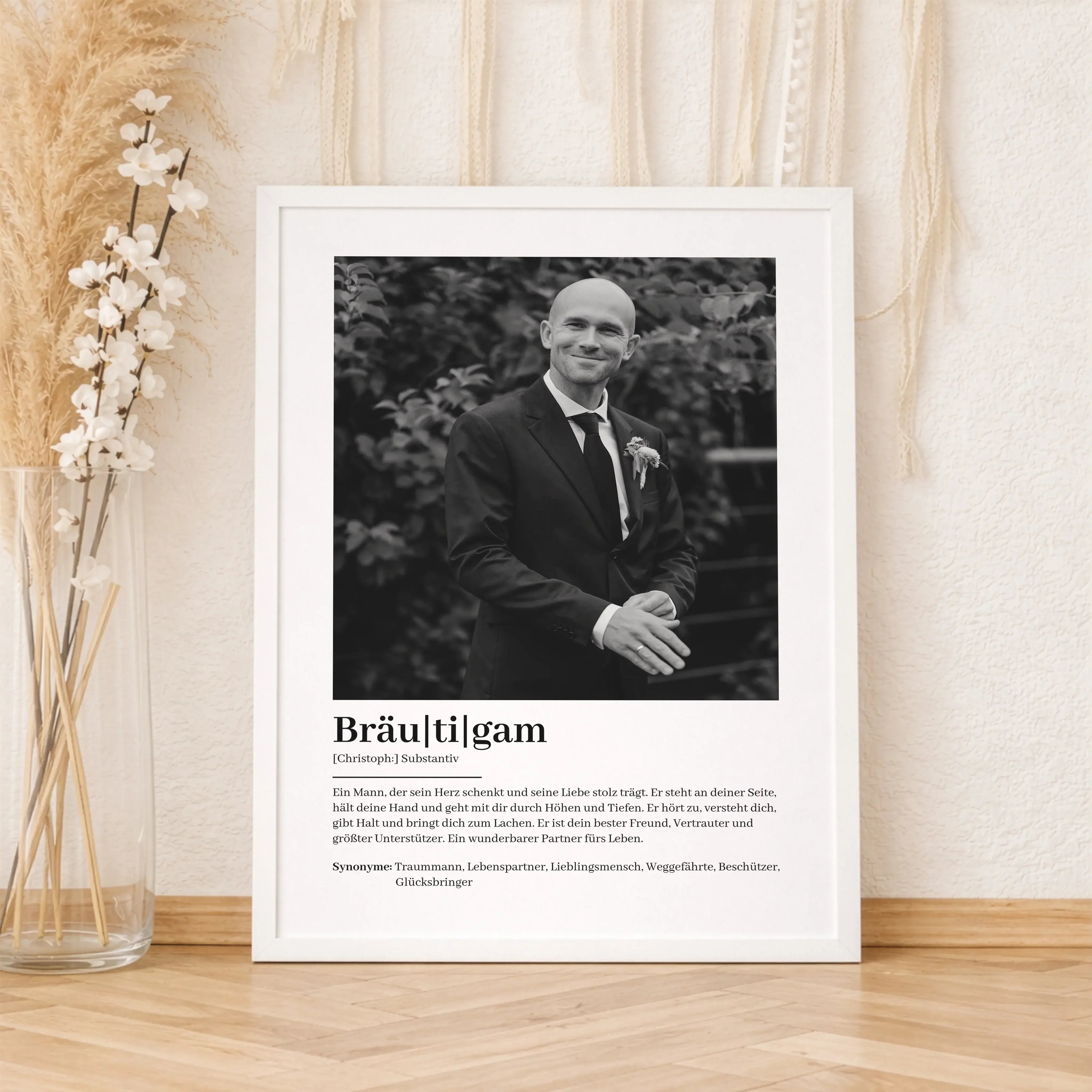 Bräutigam Definition Poster mit Foto-Personalisiertes Poster-famprints-Das Bräutigam Definition Poster mit Foto ist ein persönliches Geschenk, das Emotionen sichtbar macht und Erinnerungen festhält. Du gestaltest ein individuelles Poster mit deinem eigene