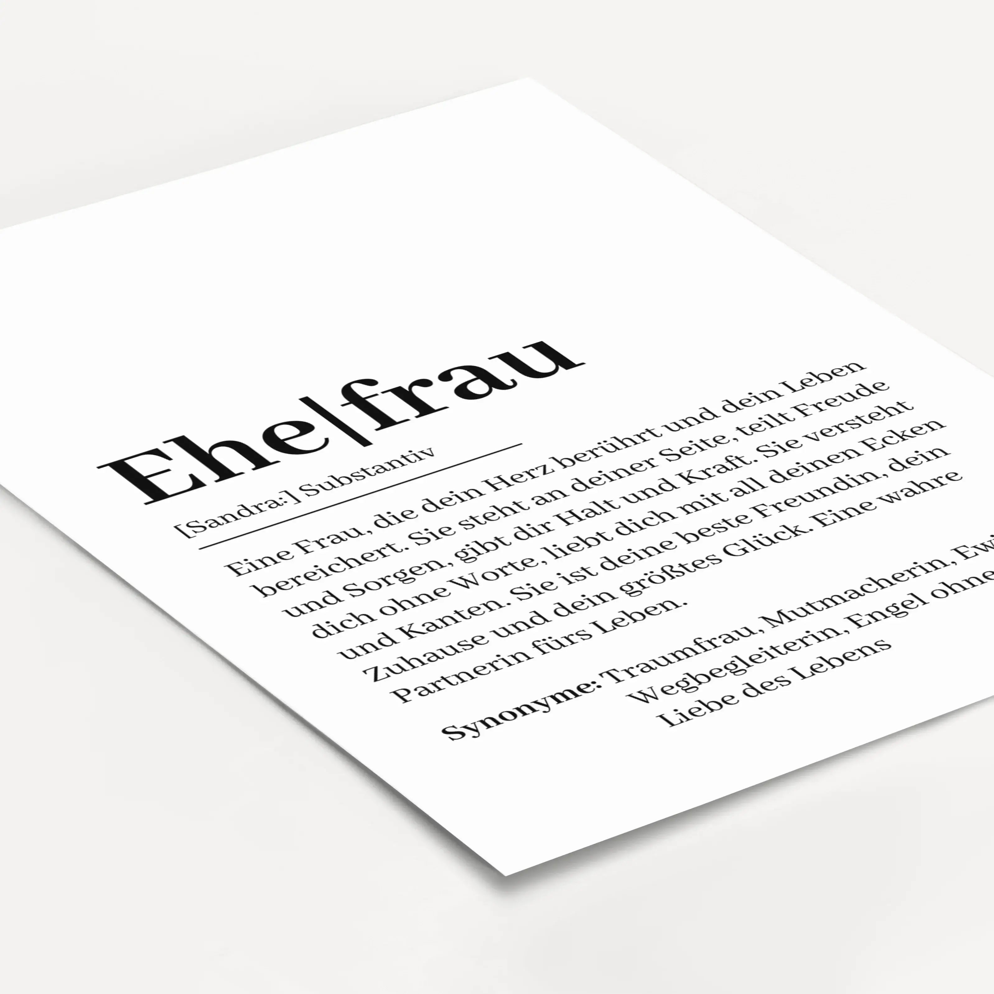 Ehefrau Definition Poster-Personalisiertes Poster-famprints-Das Ehefrau Definition Poster ist eine liebevolle Art, deiner Partnerin zu zeigen, was sie für dich bedeutet. Der stilvolle Definitionstext beschreibt auf emotionale und ehrliche Weise, was eine